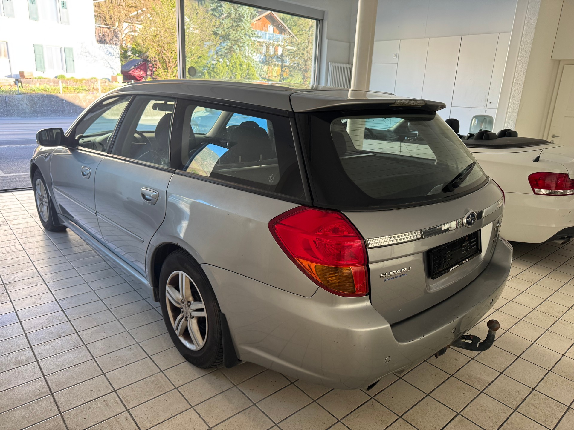 SUBARU Legacy 2.0R AWD Swiss-image-6