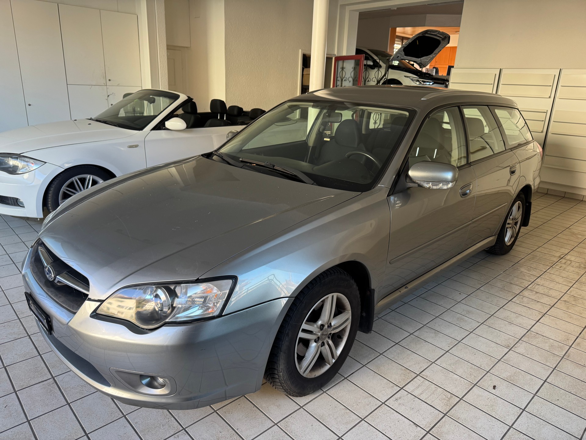 SUBARU Legacy 2.0R AWD Swiss-image-3
