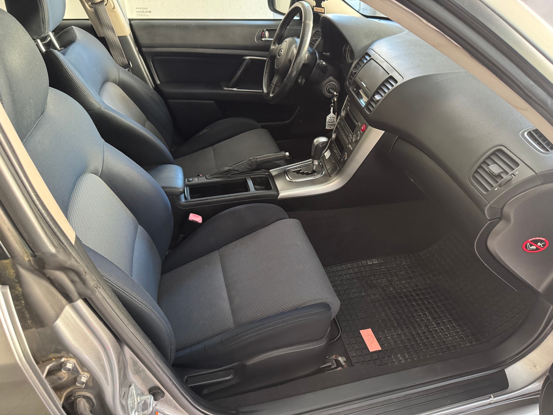 SUBARU Legacy 2.0R AWD Swiss-image-10
