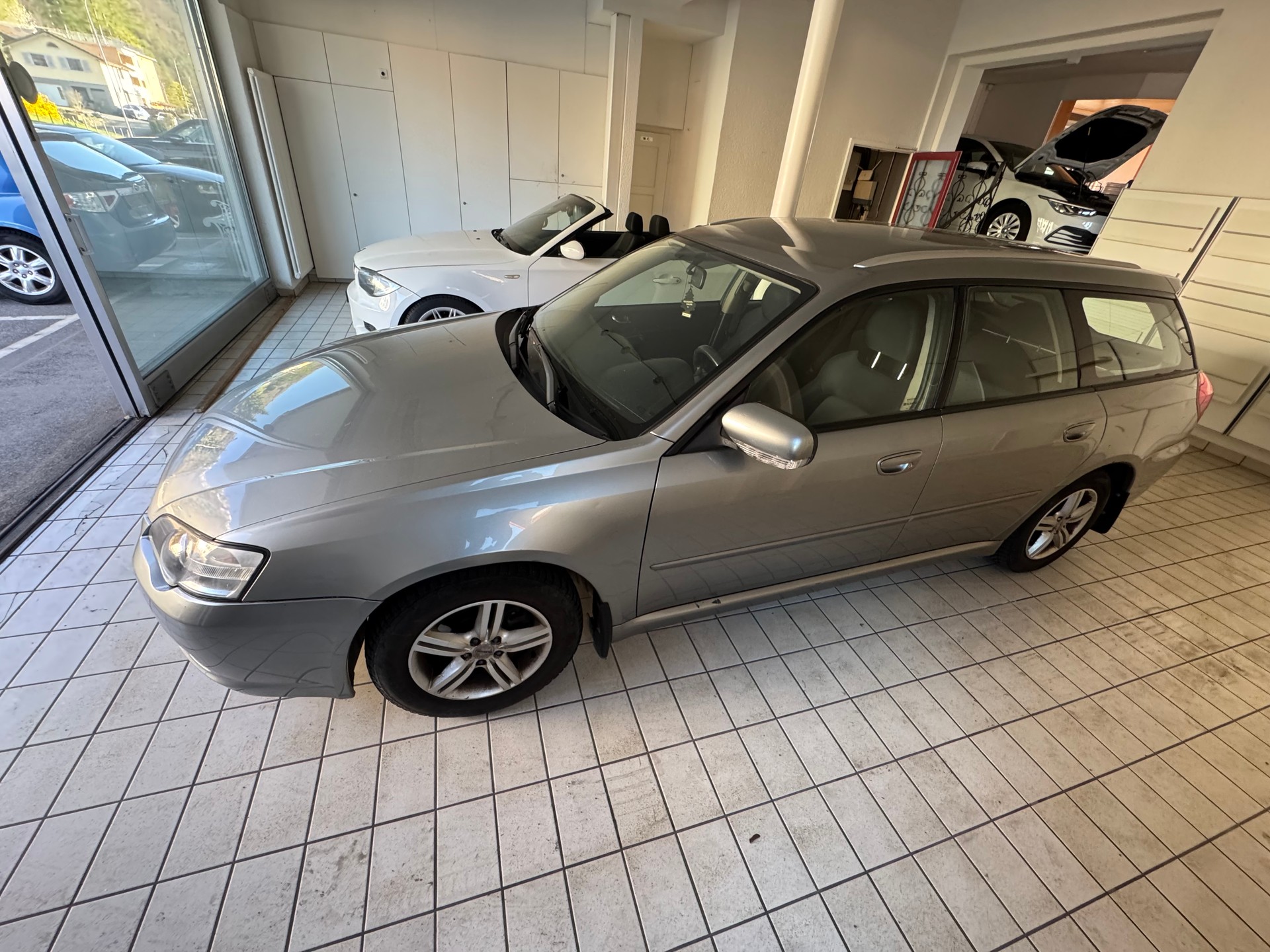 SUBARU Legacy 2.0R AWD Swiss-image-4