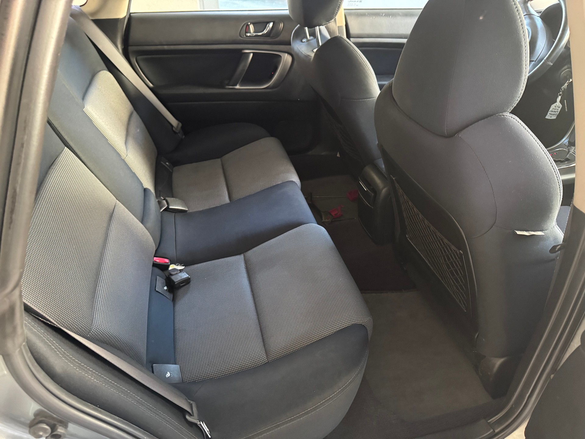 SUBARU Legacy 2.0R AWD Swiss-image-12