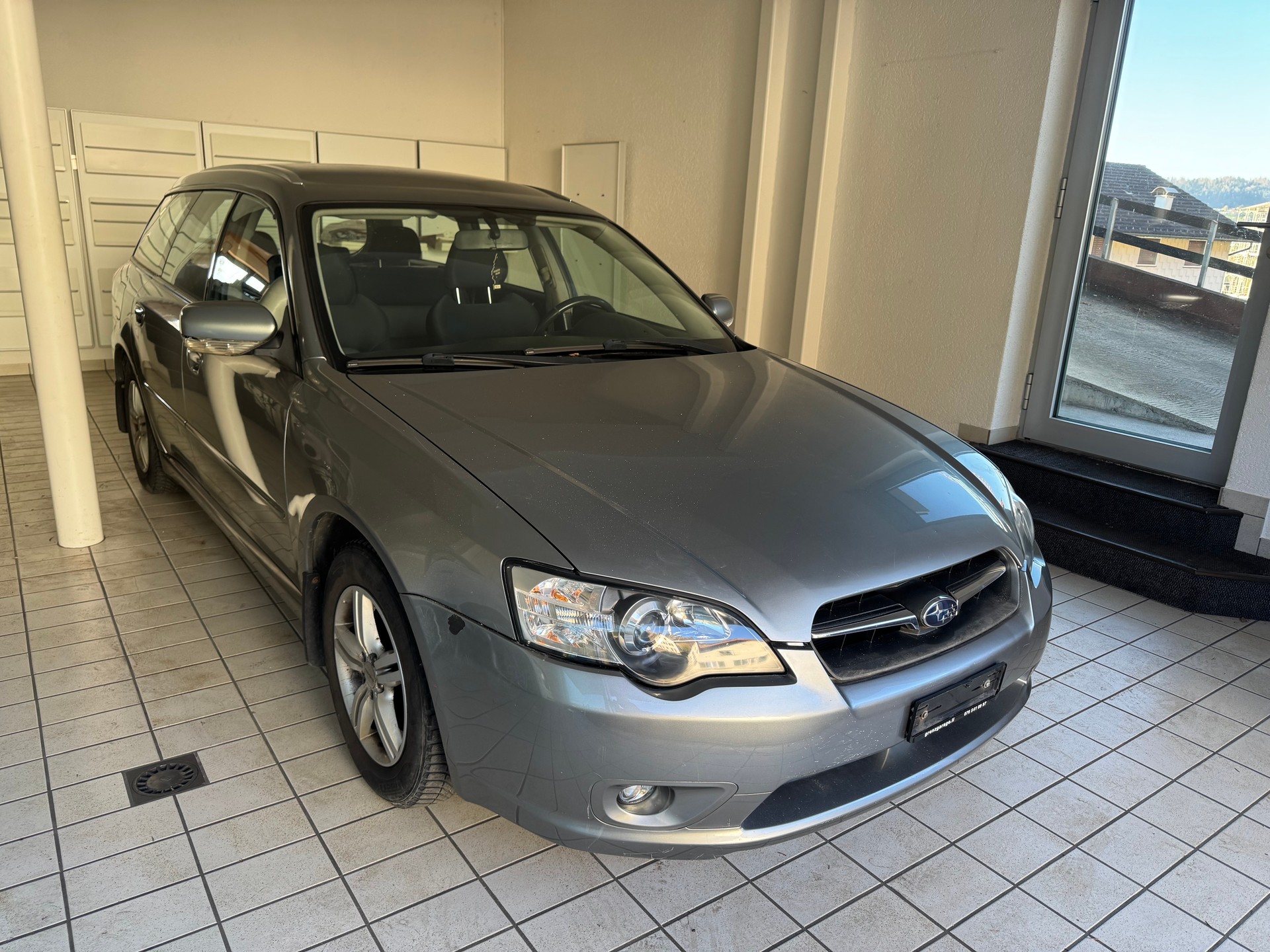 SUBARU Legacy 2.0R AWD Swiss-image-2