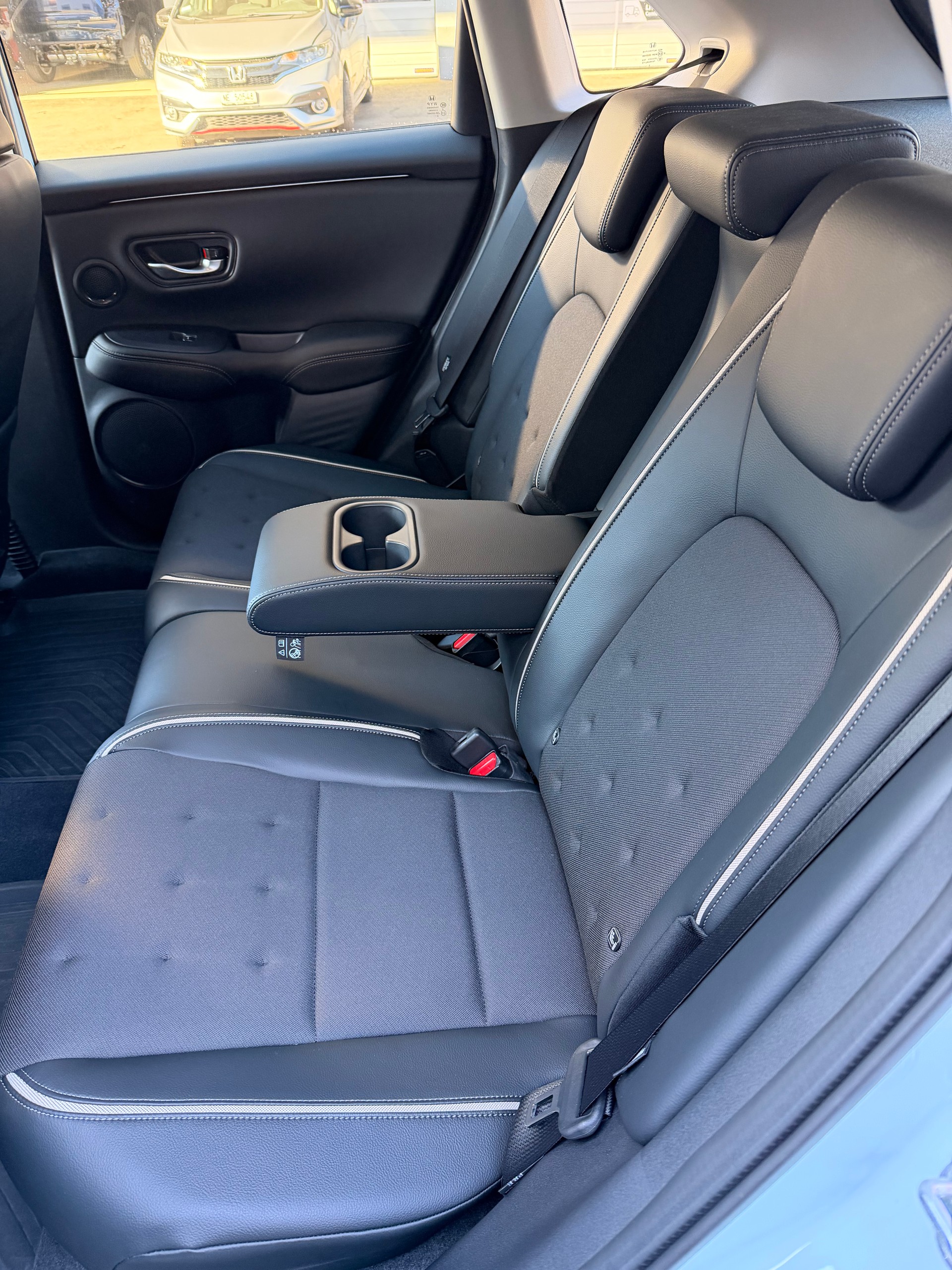 HONDA ZR-V 2.0i MMD Hybrid Sport Automatic-image-10