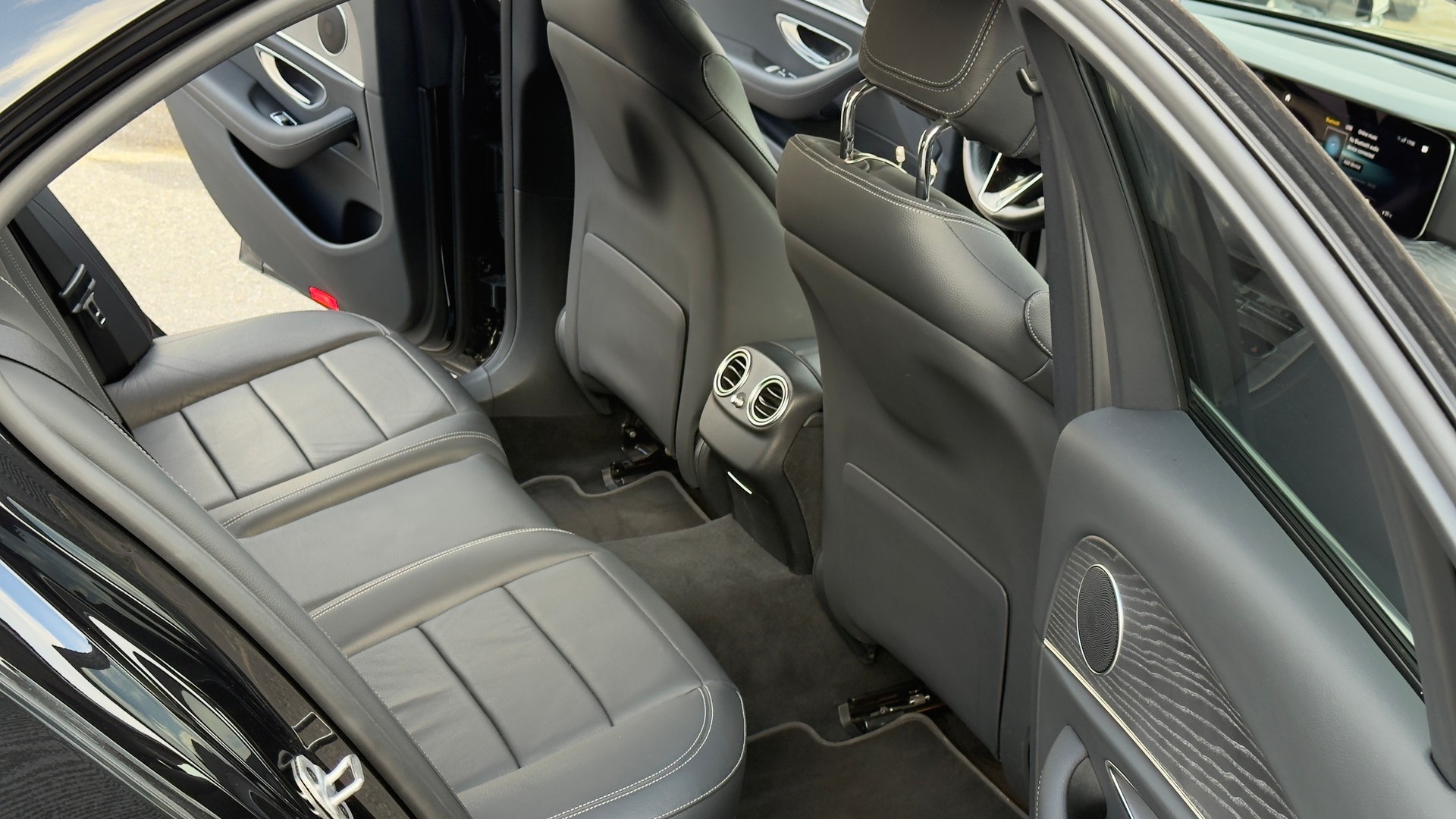 MERCEDES-BENZ E 200 4Matic Avantgarde 9G-Tronic-image-10