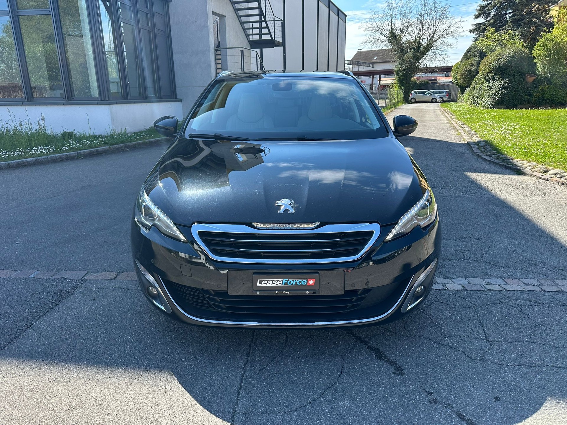 PEUGEOT 308 SW 1.2 THP Féline Automatic-image-0