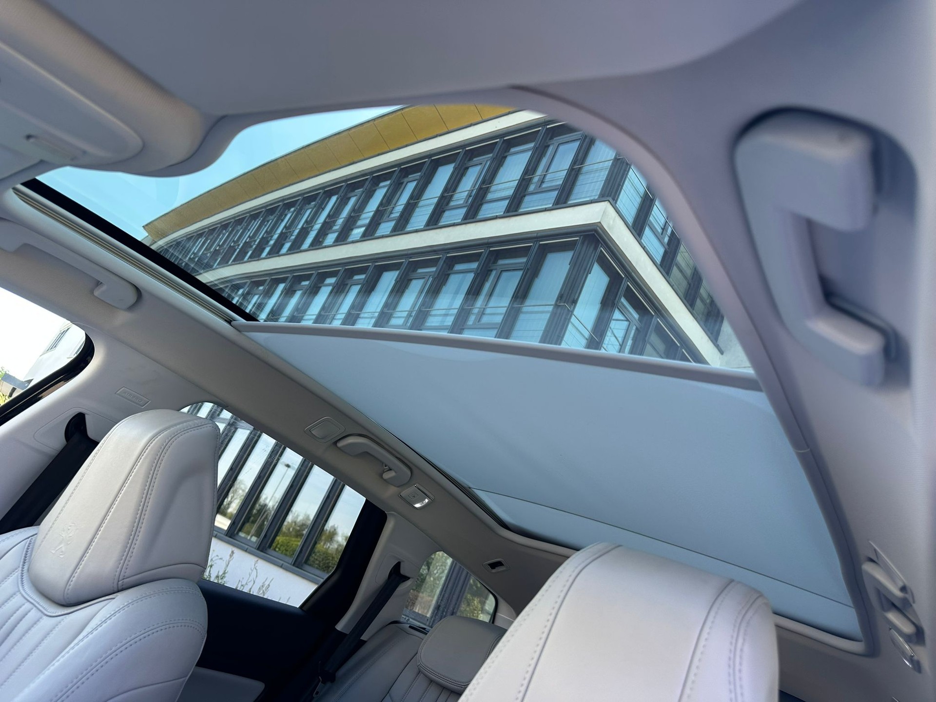 PEUGEOT 308 SW 1.2 THP Féline Automatic-image-5