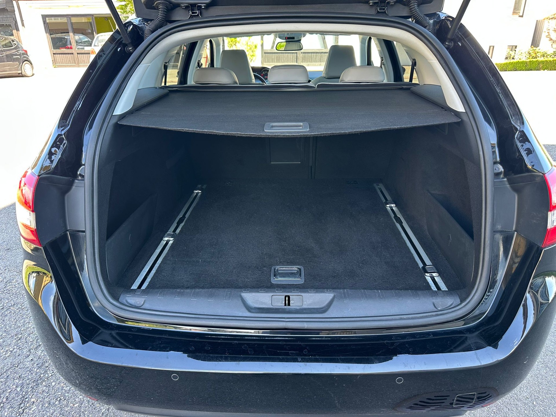 PEUGEOT 308 SW 1.2 THP Féline Automatic-image-14