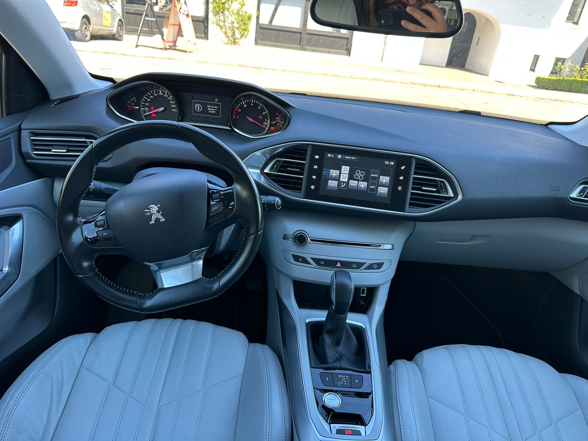 PEUGEOT 308 SW 1.2 THP Féline Automatic-image-8