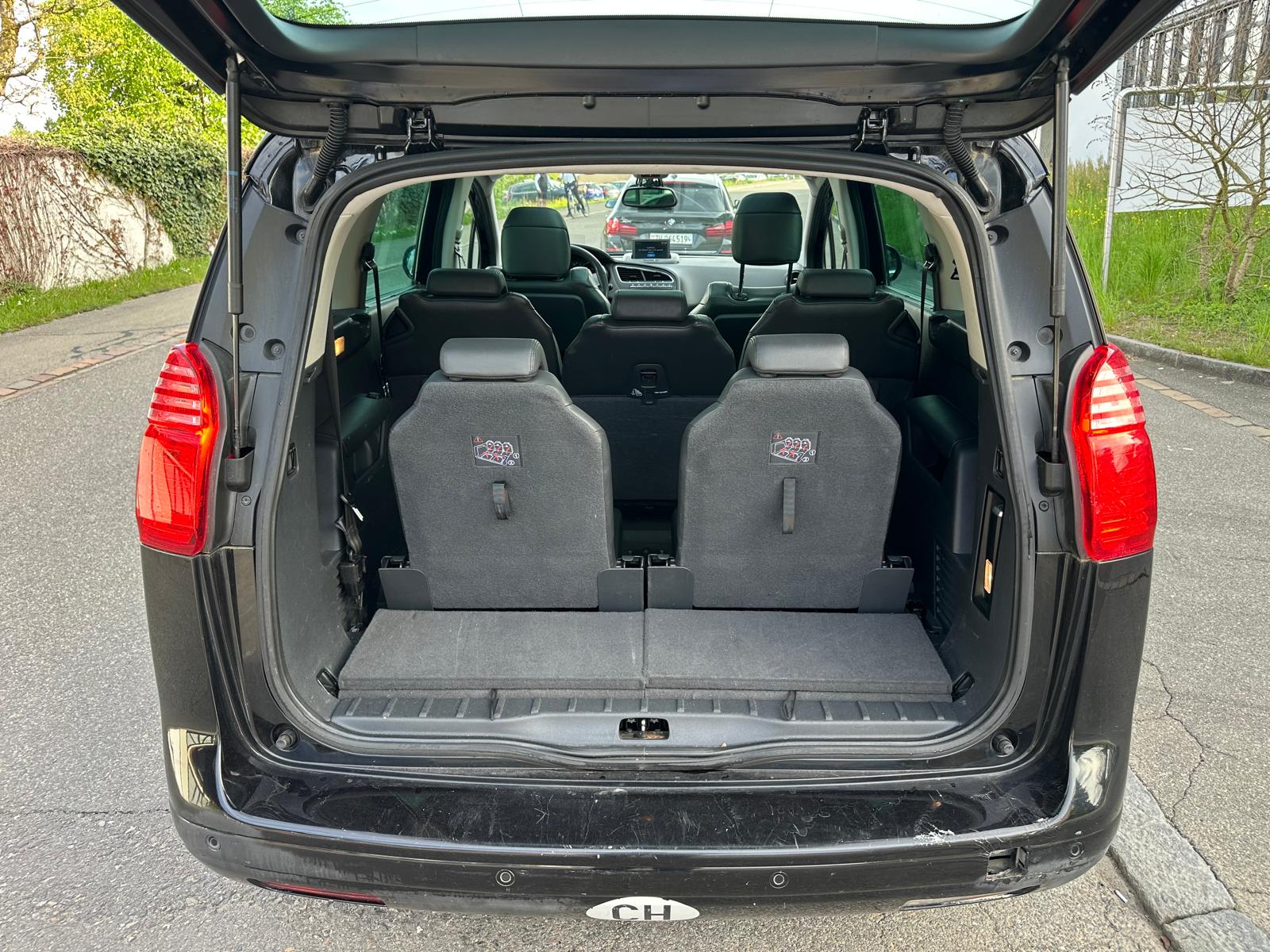 PEUGEOT 5008 1.6 16V T Sport Pack Automatic-image-13
