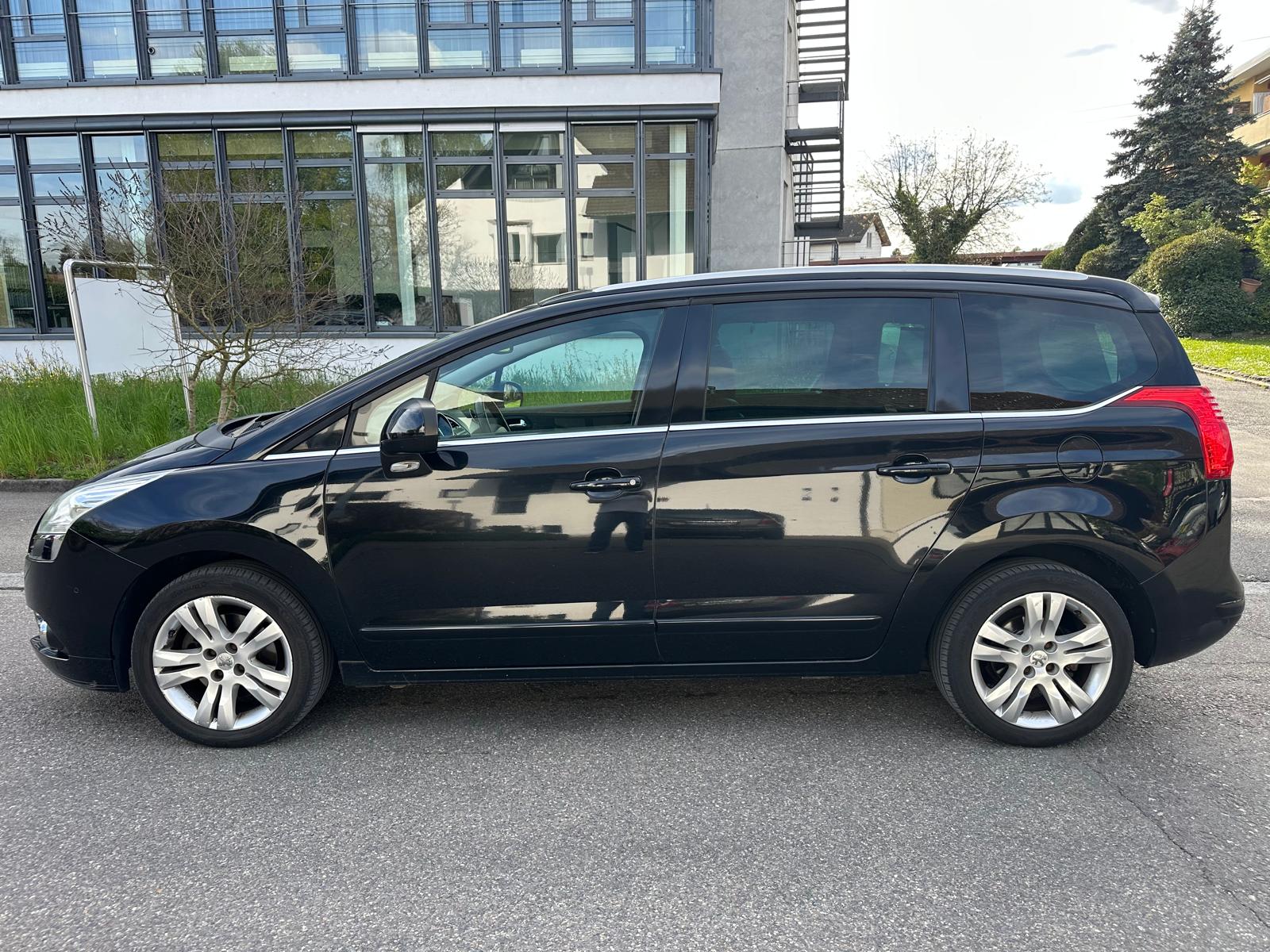 PEUGEOT 5008 1.6 16V T Sport Pack Automatic-image-4