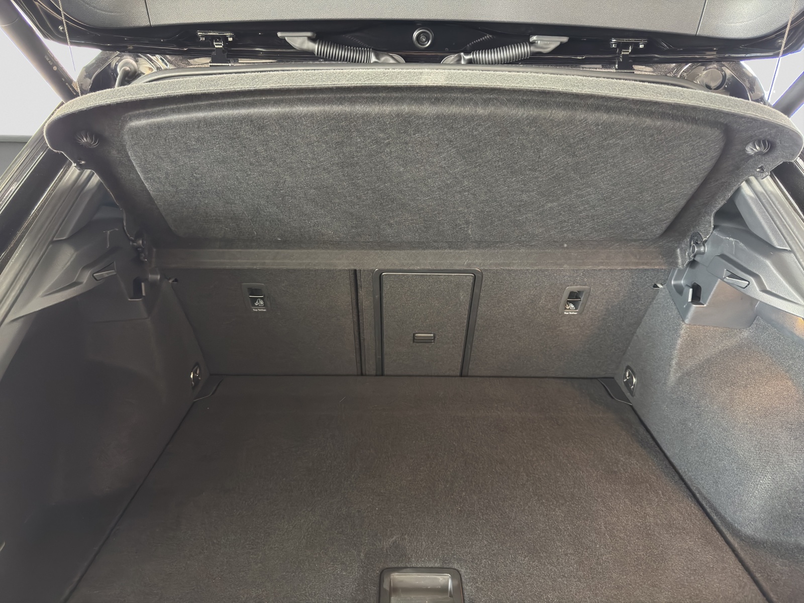 VW T-Roc 2.0 TSI R DSG 4Motion-image-8