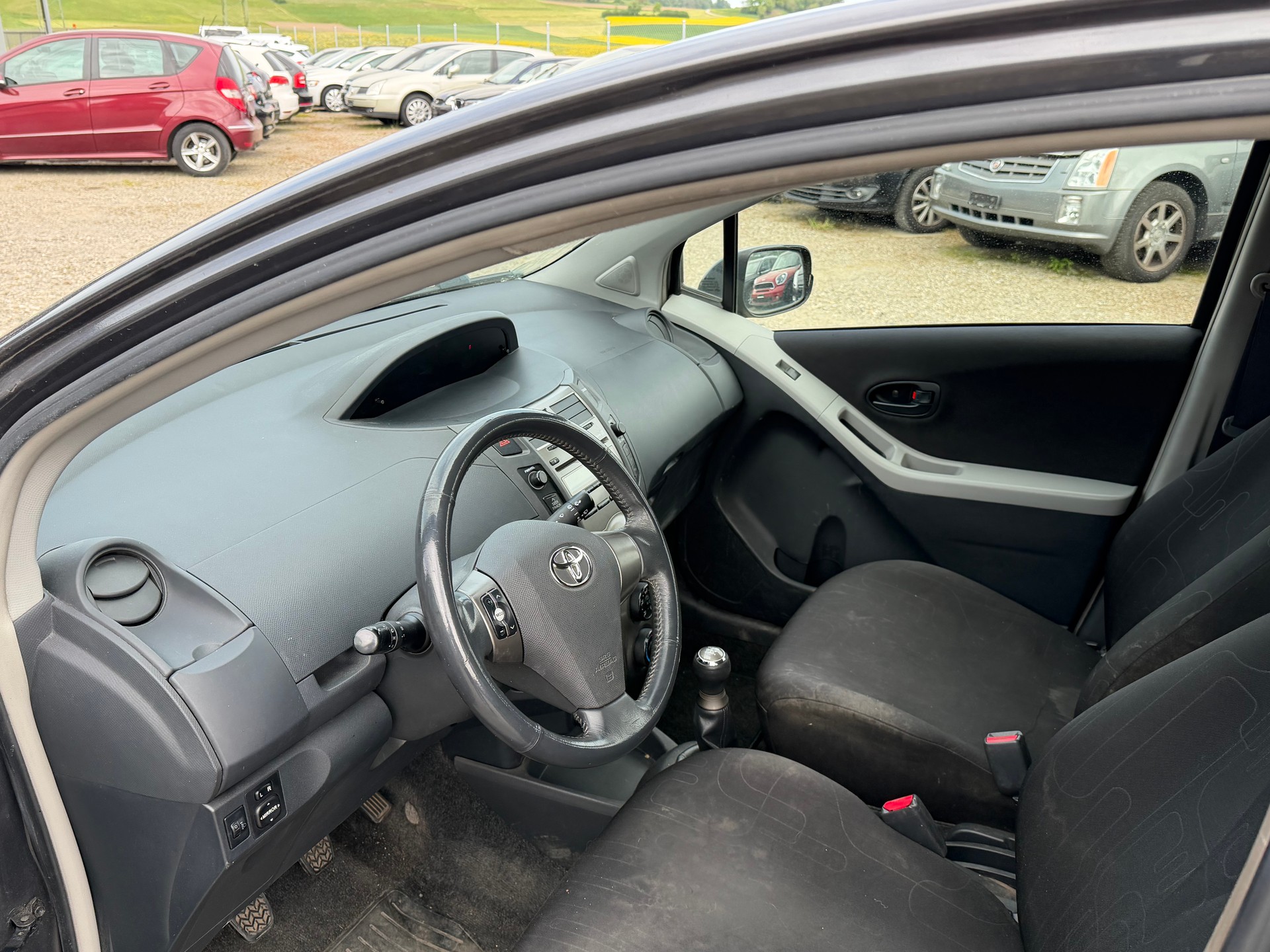 TOYOTA Yaris 1.0 Style-image-5