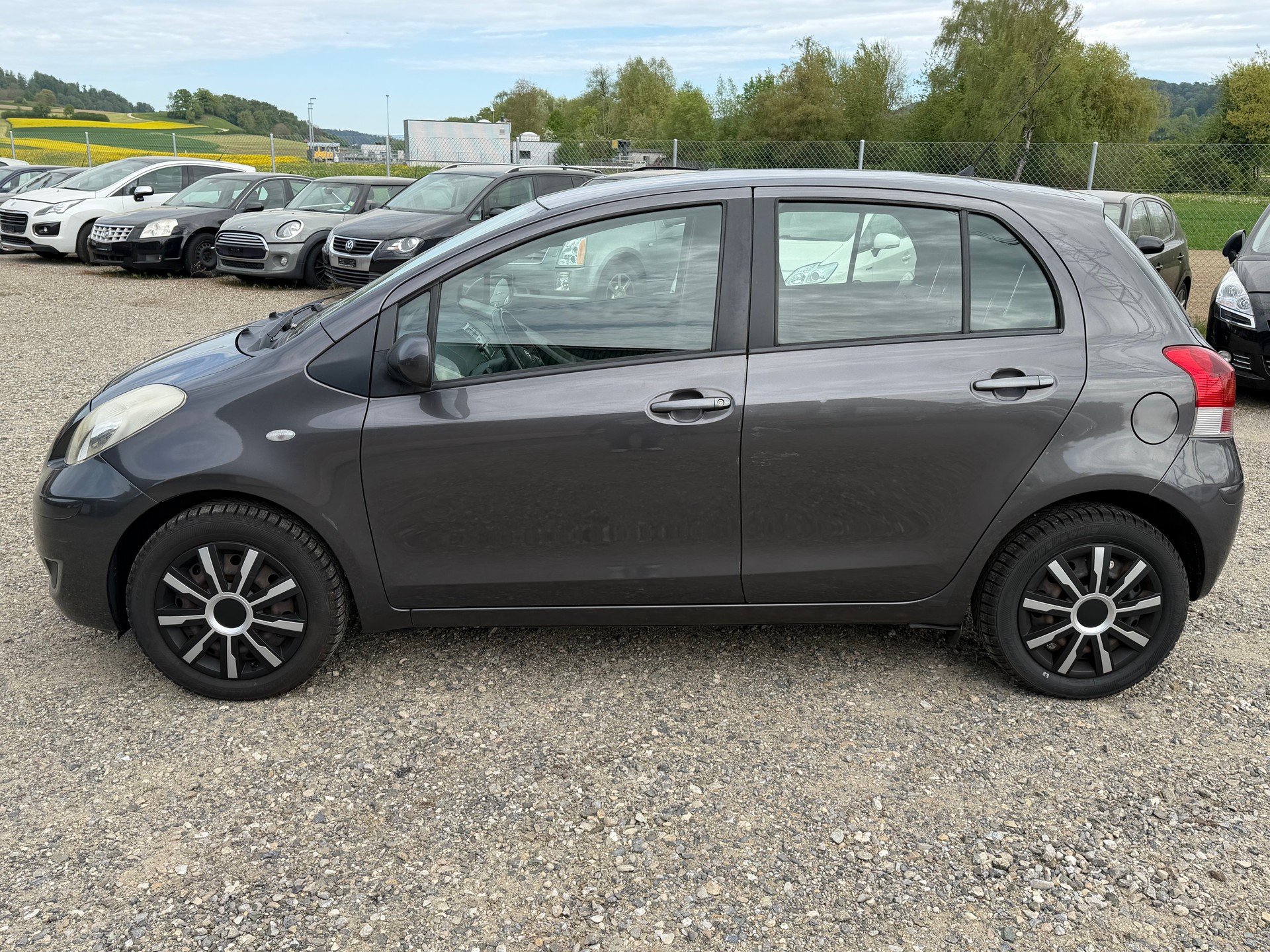 TOYOTA Yaris 1.0 Style-image-10