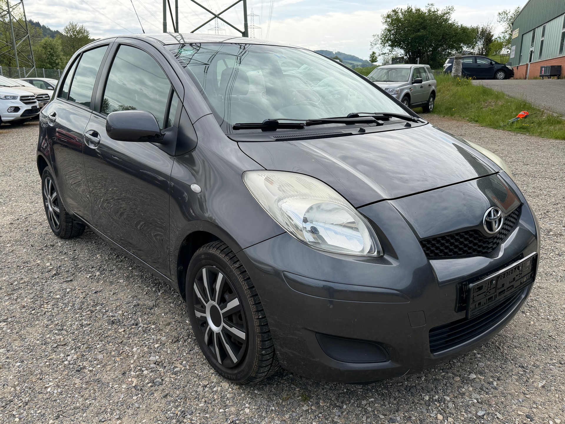 TOYOTA Yaris 1.0 Style-image-2