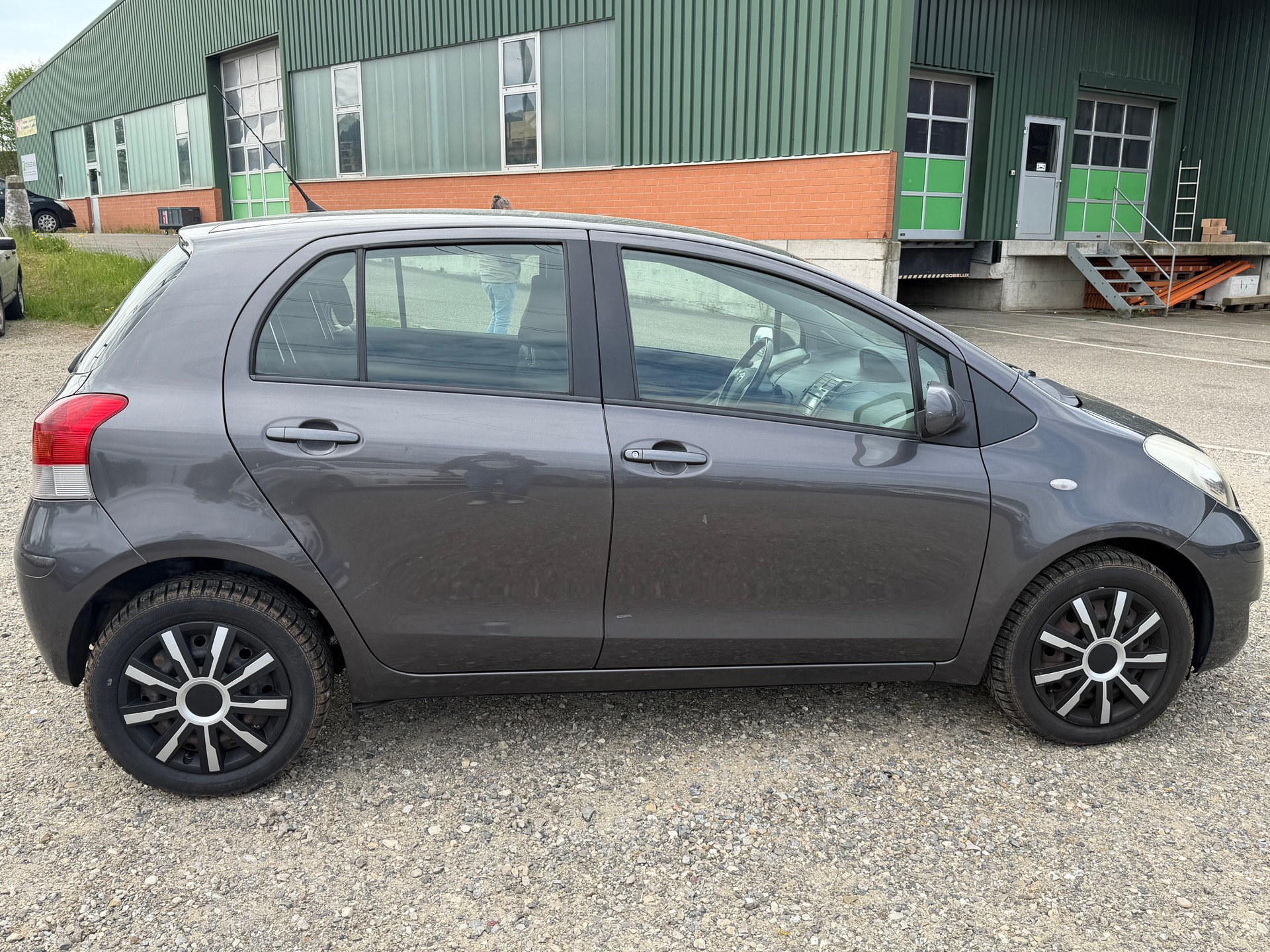 TOYOTA Yaris 1.0 Style-image-9