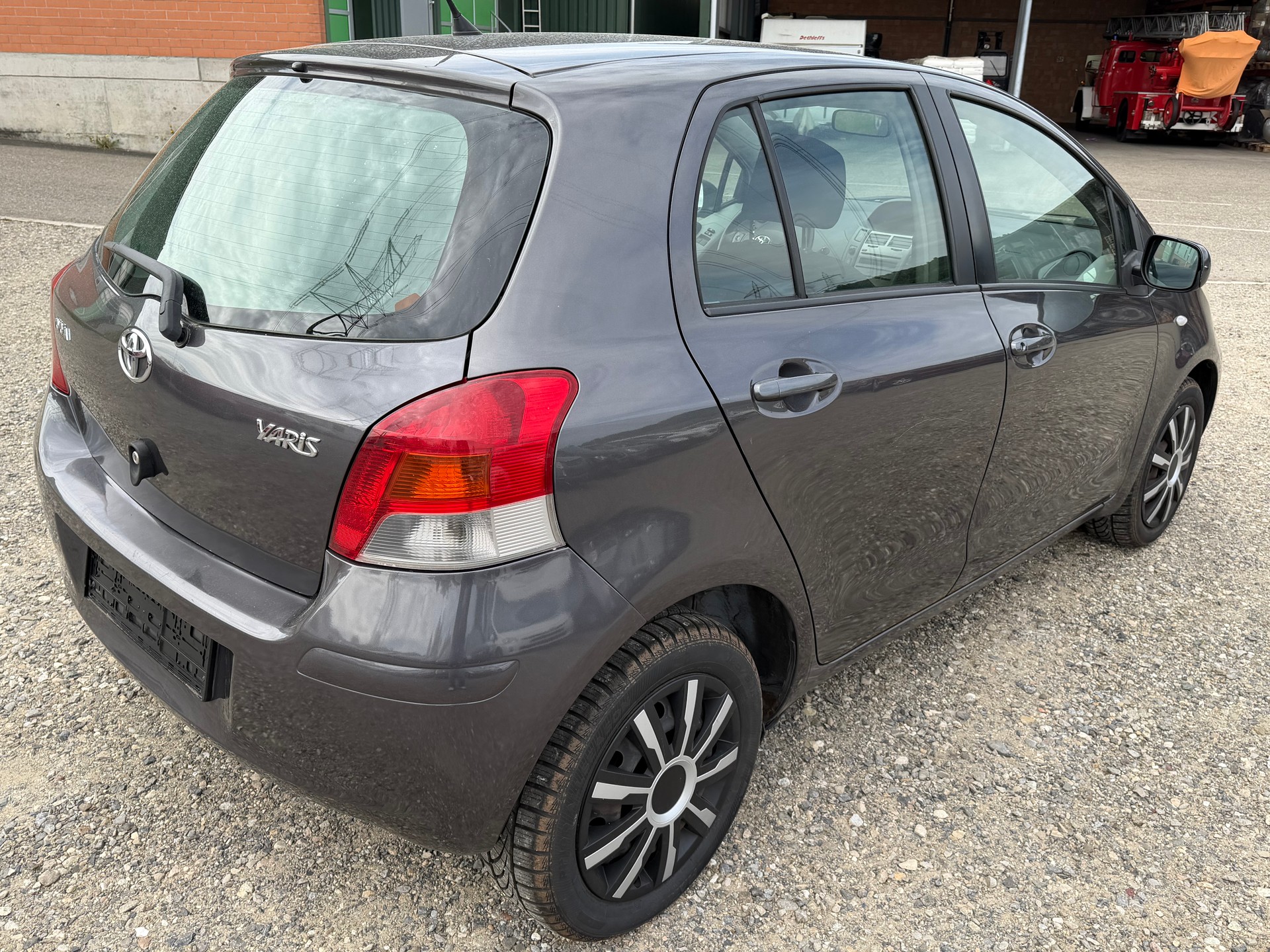 TOYOTA Yaris 1.0 Style-image-12