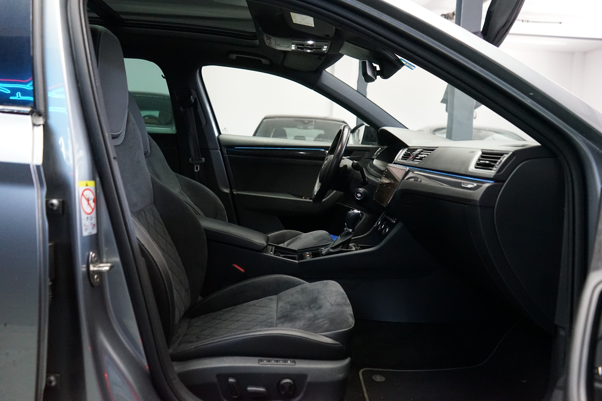 SKODA Superb Combi 2.0 TDi SportLine+ 4x4 DSG-image-4