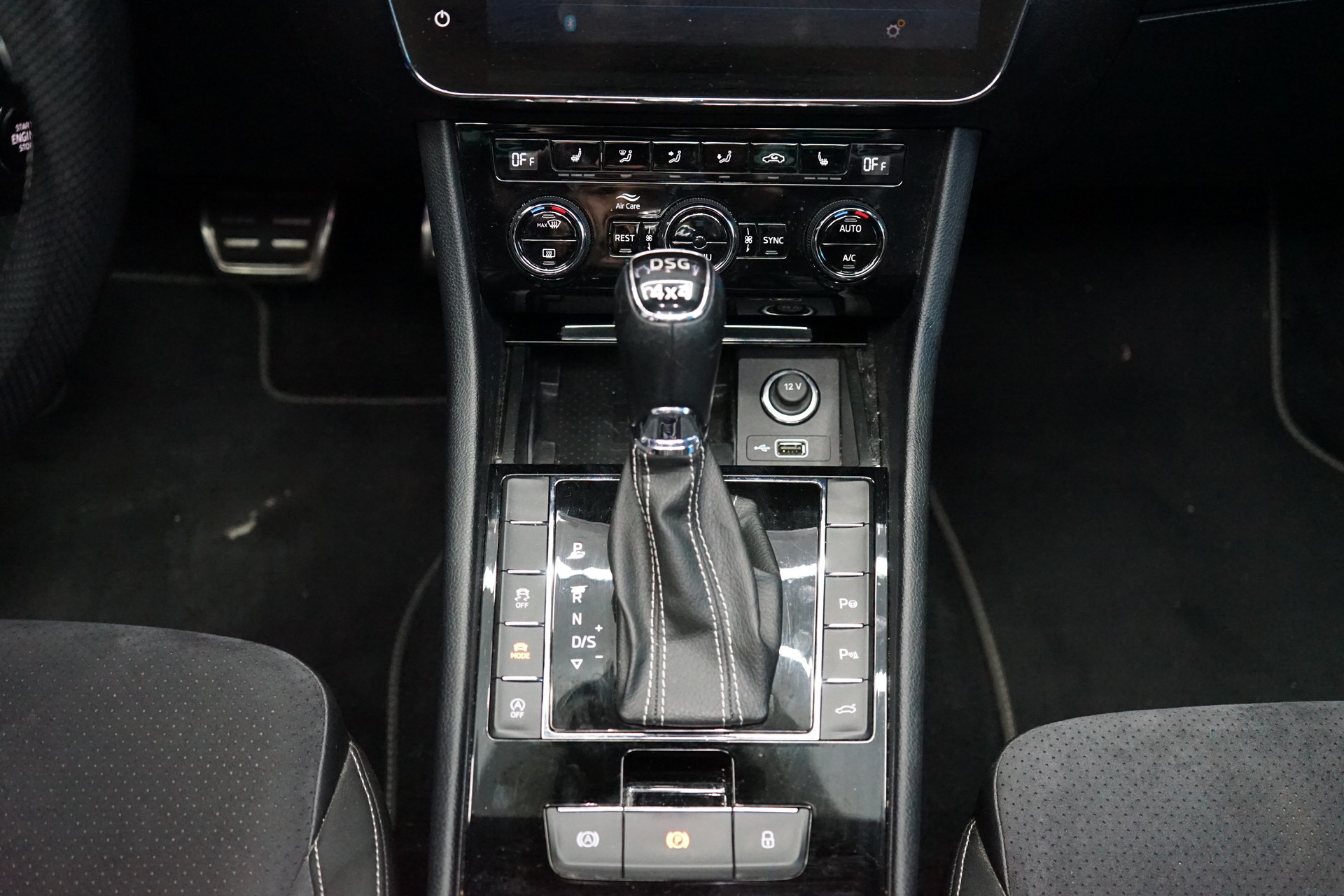 SKODA Superb Combi 2.0 TDi SportLine+ 4x4 DSG-image-10