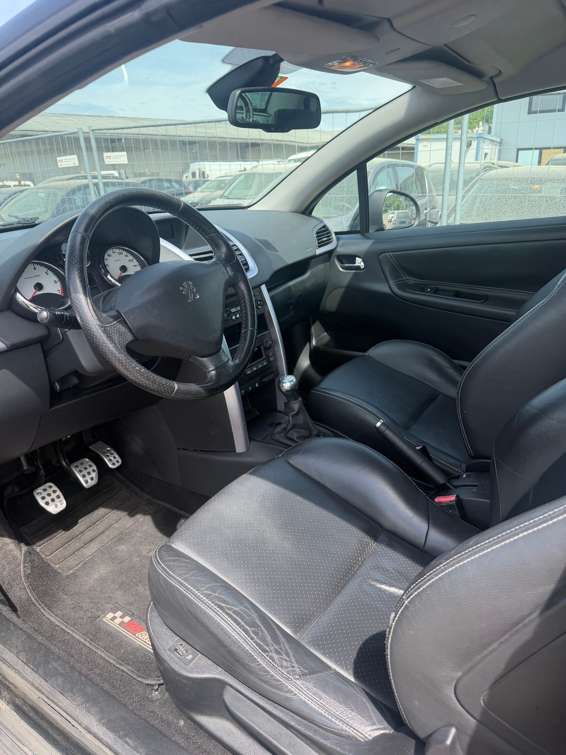PEUGEOT 207 CC 1.6 16V Turbo Sport-image-4
