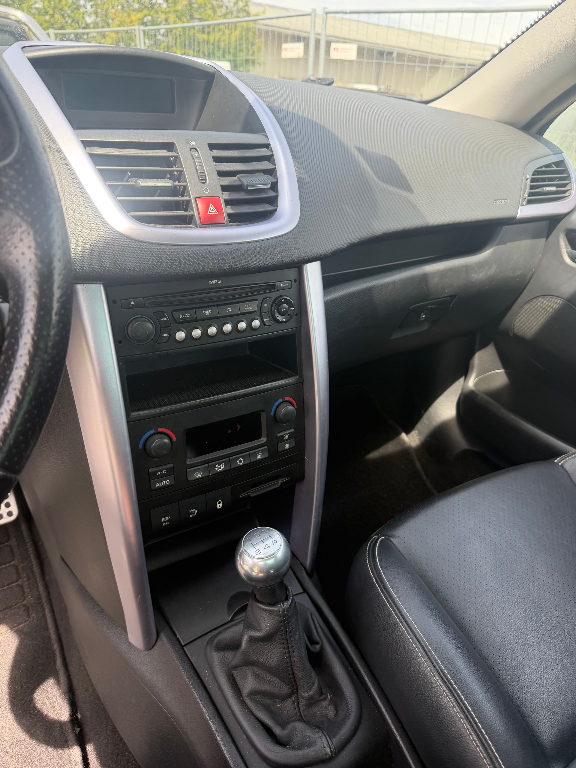 PEUGEOT 207 CC 1.6 16V Turbo Sport-image-7