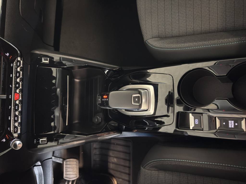PEUGEOT 208 1.2 PureTech Allure Pack EAT8 //Pack drive assist plus/Sièges avant chauffants/GPS 3D/Dab+/Caméra recul-image-14