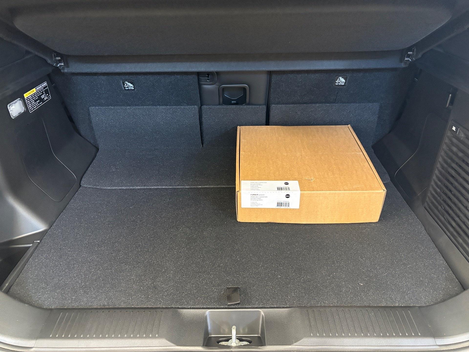 TOYOTA Urban Cruiser 61 kWh Premium AWD-image-15