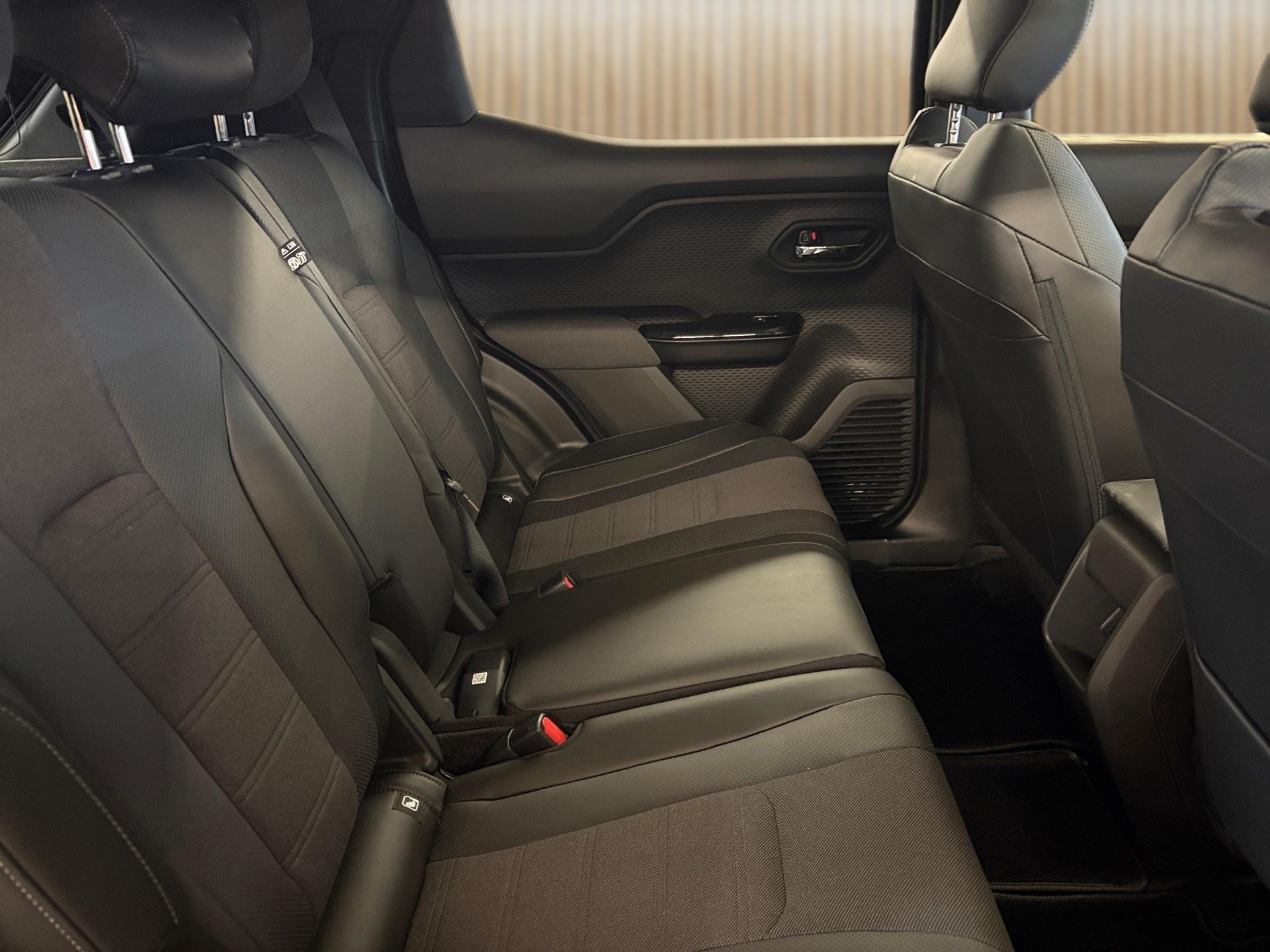TOYOTA Urban Cruiser Premium AWD-image-13