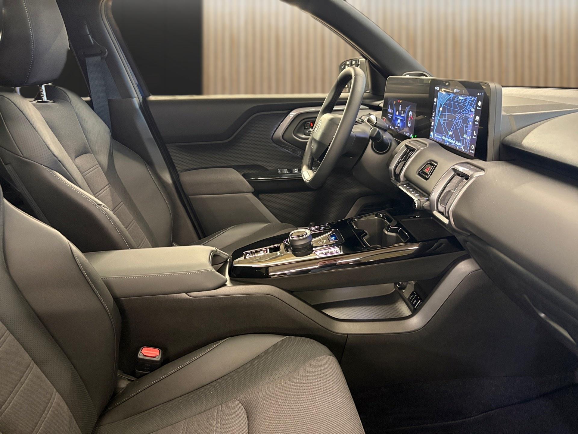 TOYOTA Urban Cruiser Premium AWD-image-14