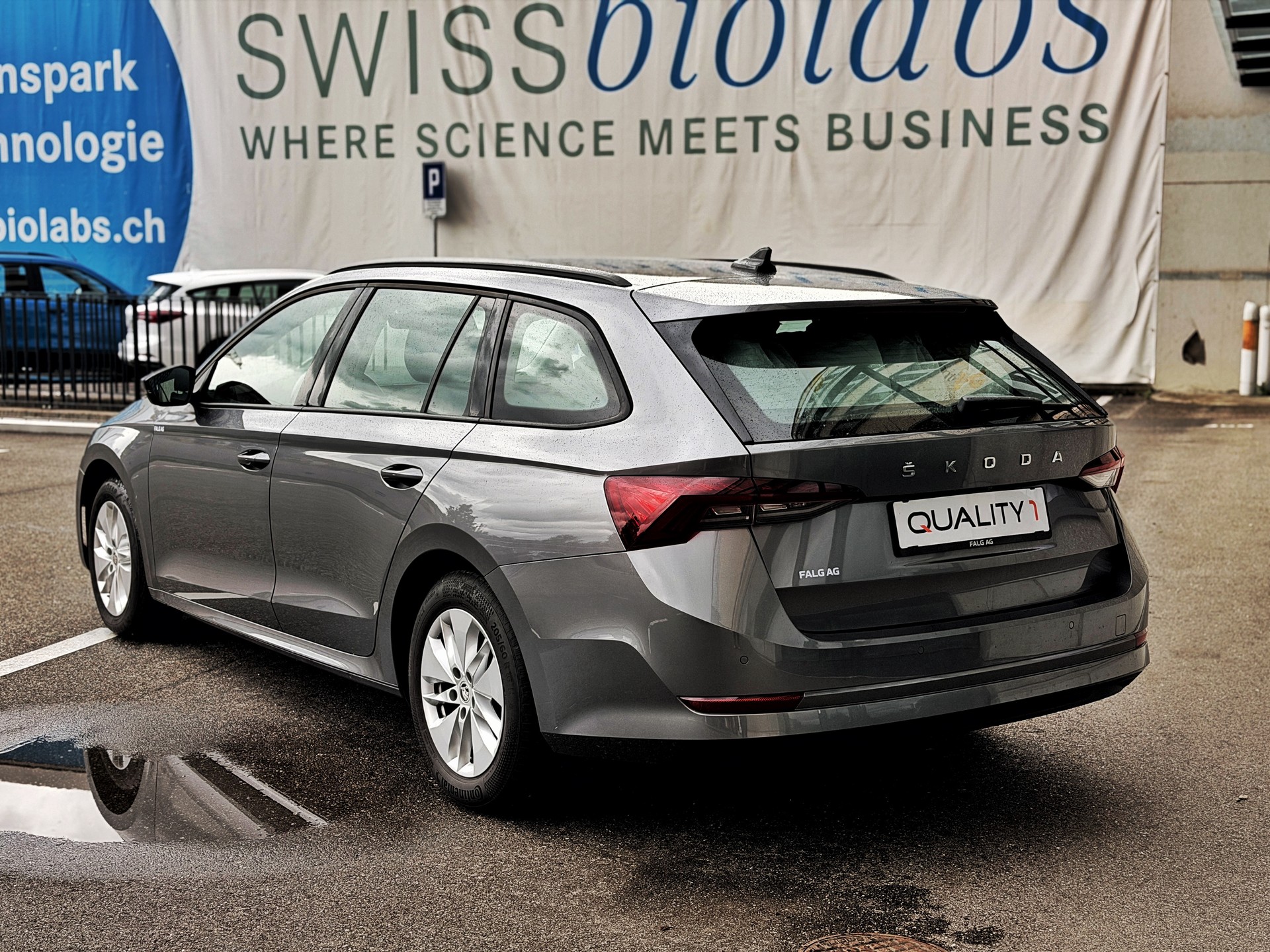 SKODA Octavia Combi 2.0 TDI DSG Ambition-image-4
