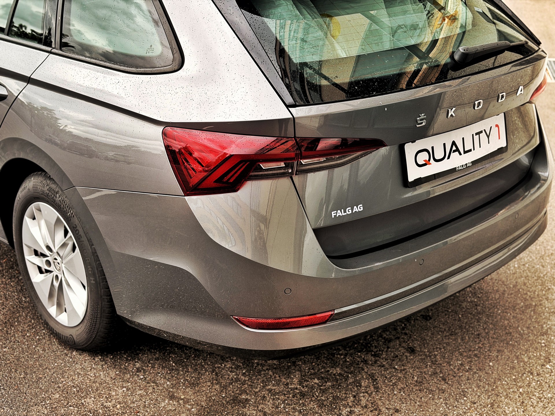 SKODA Octavia Combi 2.0 TDI DSG Ambition-image-8