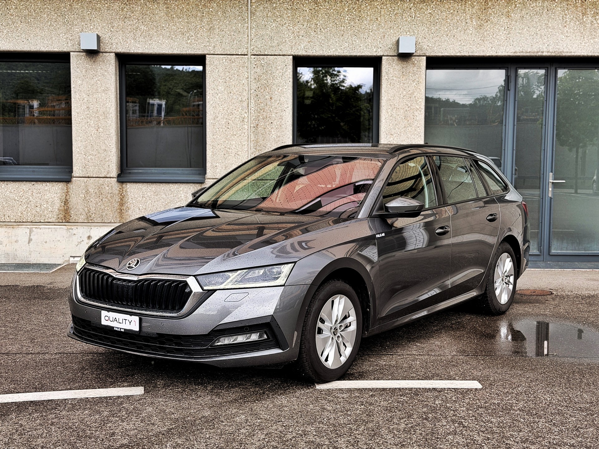 SKODA Octavia Combi 2.0 TDI DSG Ambition-image-0
