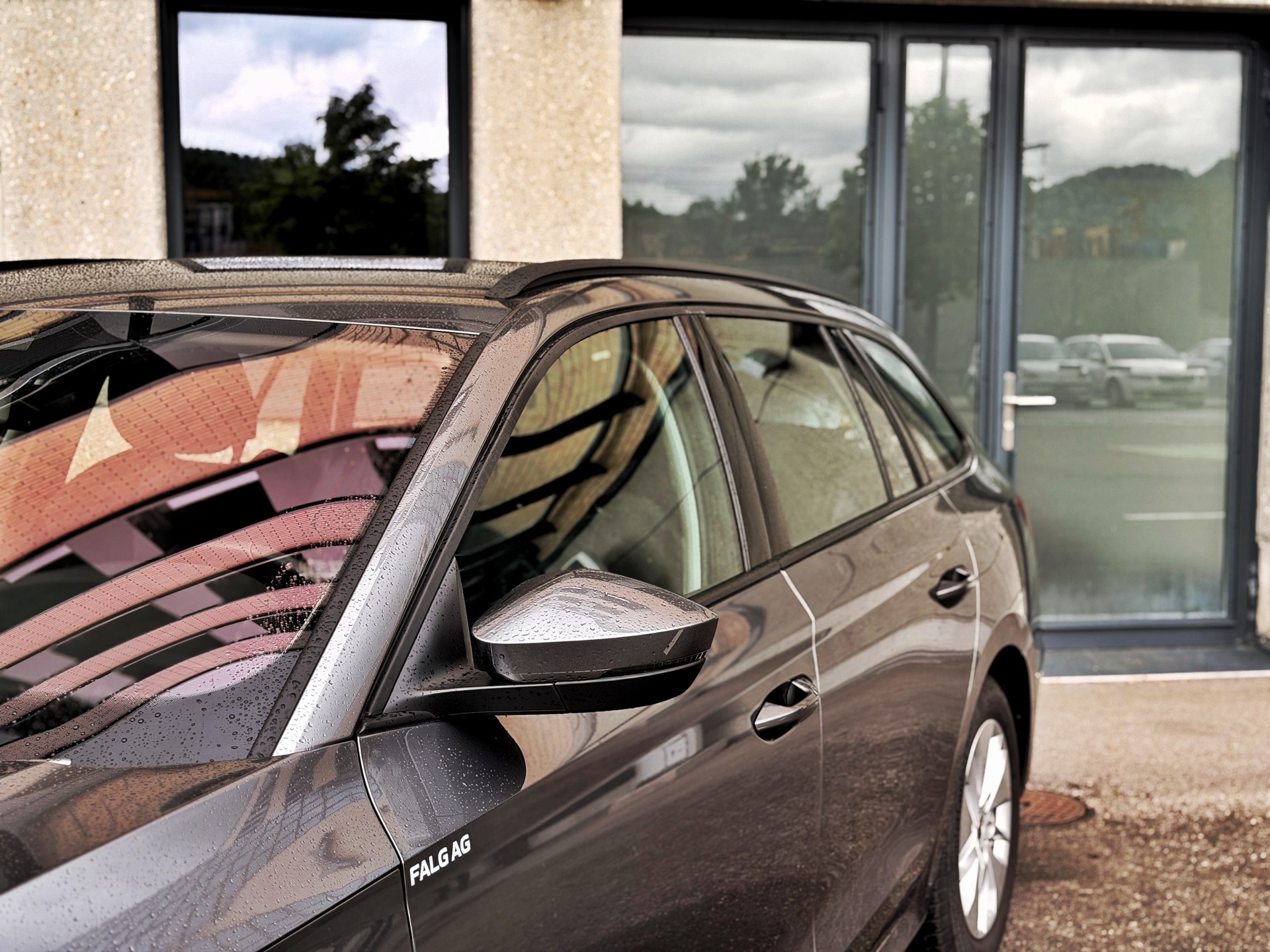 SKODA Octavia Combi 2.0 TDI DSG Ambition-image-9