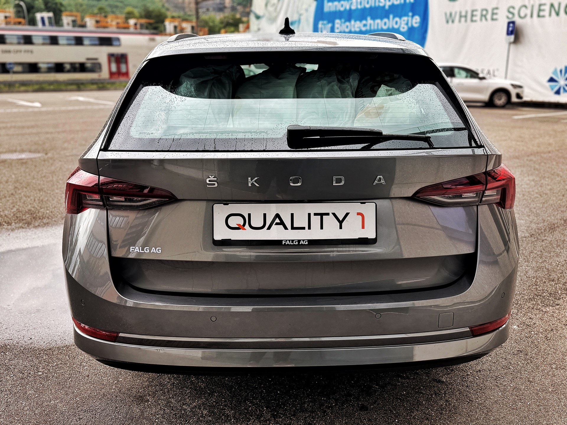 SKODA Octavia Combi 2.0 TDI DSG Ambition-image-3