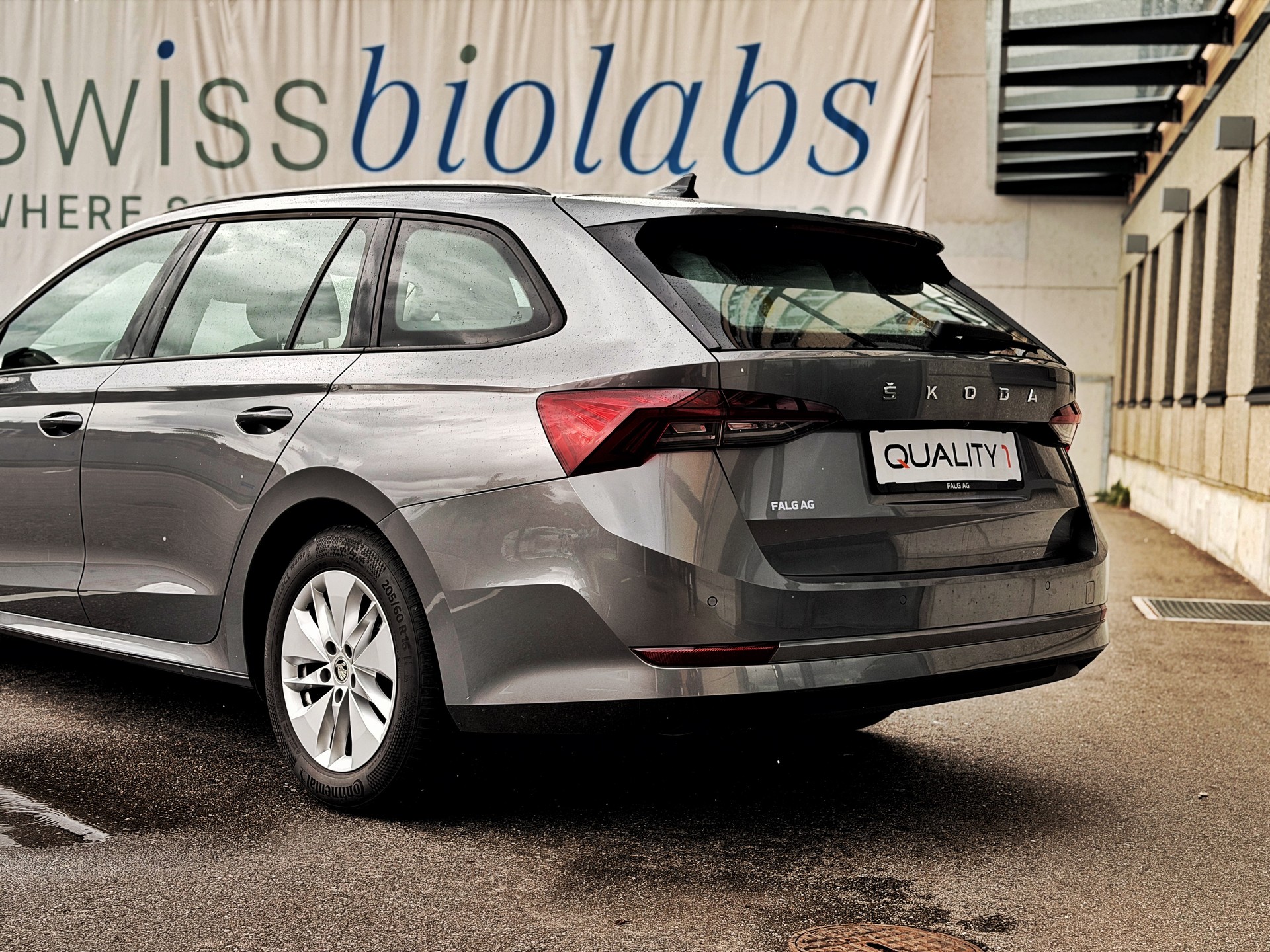 SKODA Octavia Combi 2.0 TDI DSG Ambition-image-13