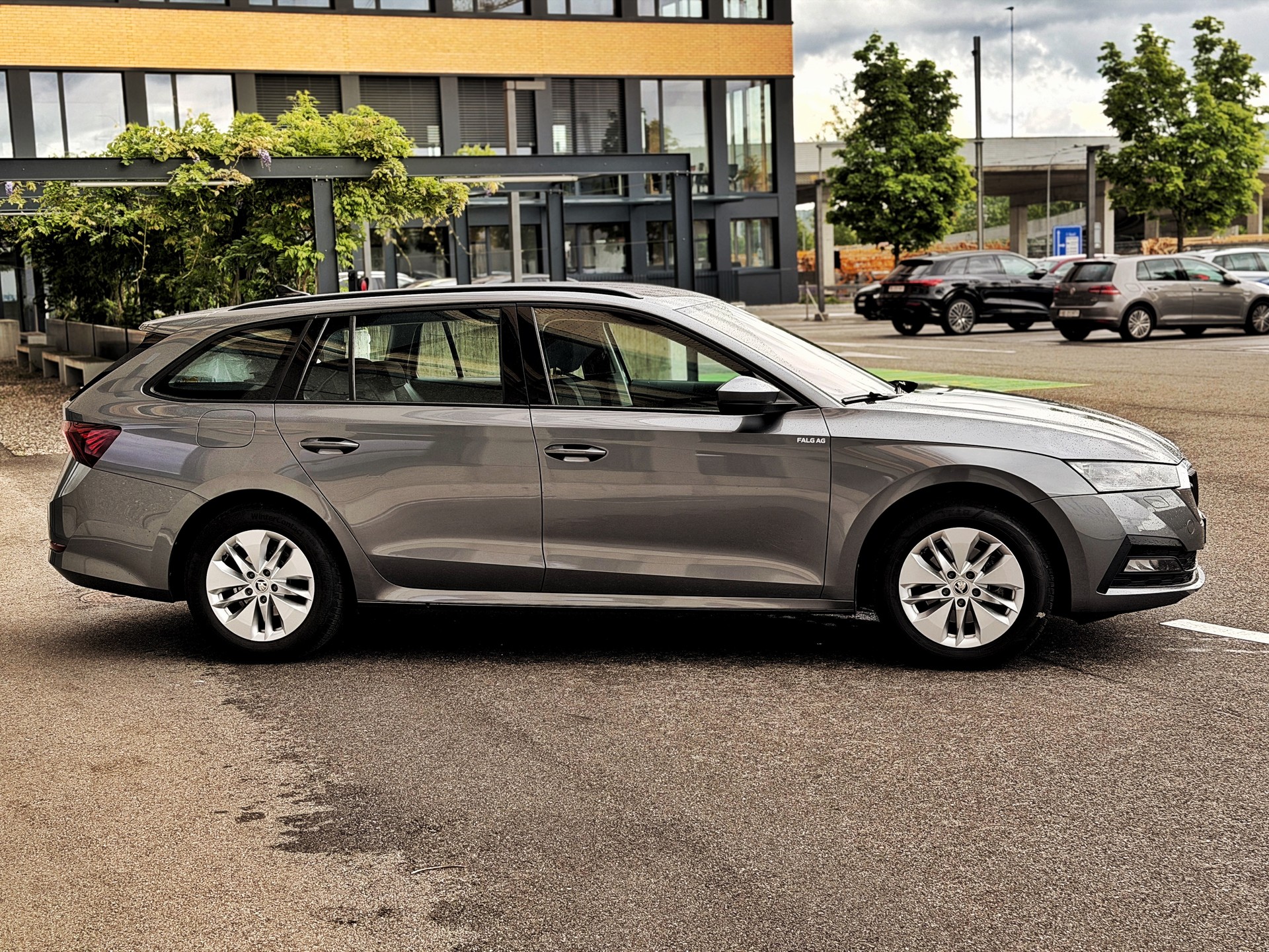 SKODA Octavia Combi 2.0 TDI DSG Ambition-image-2