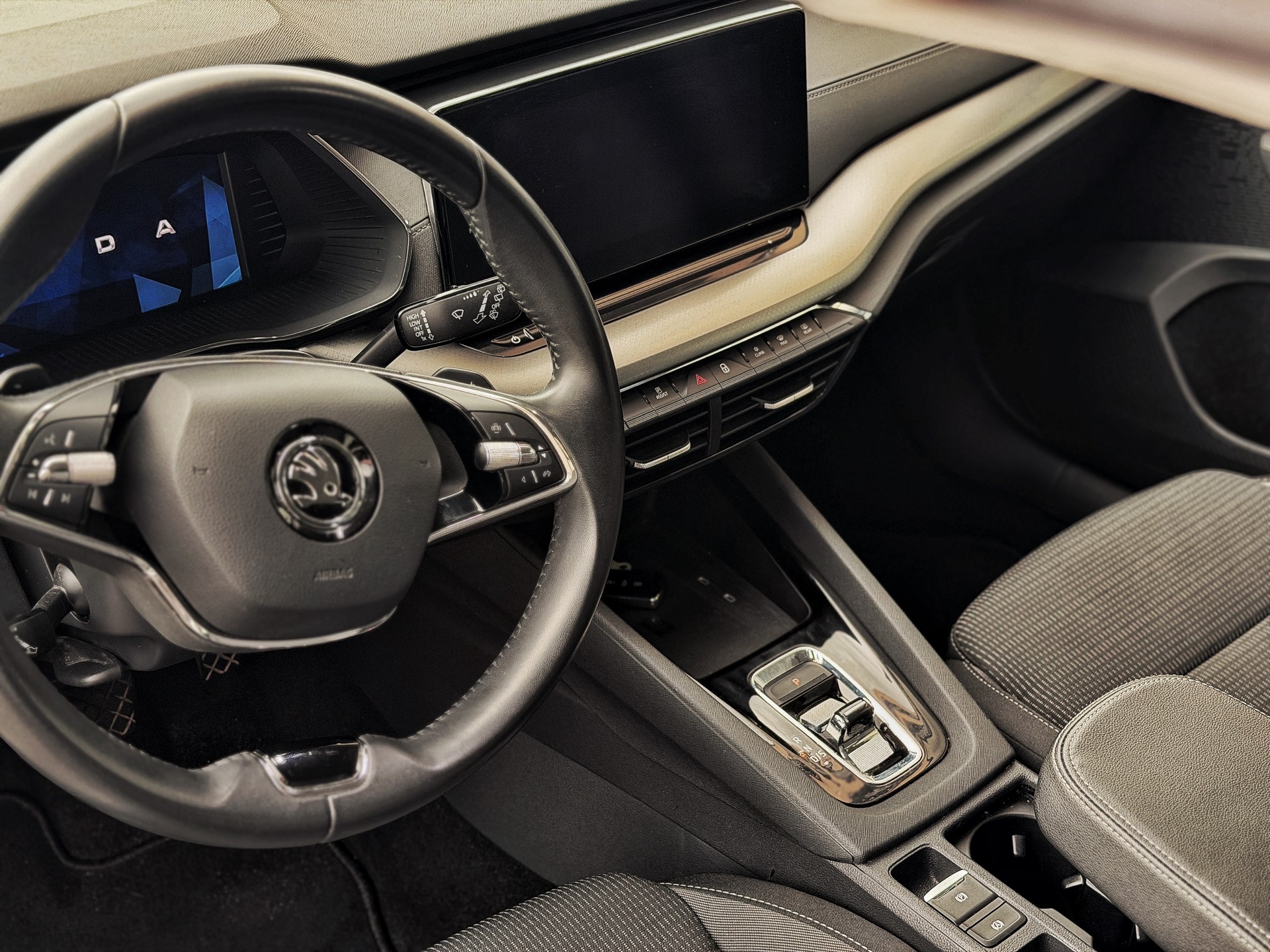SKODA Octavia Combi 2.0 TDI DSG Ambition-image-15