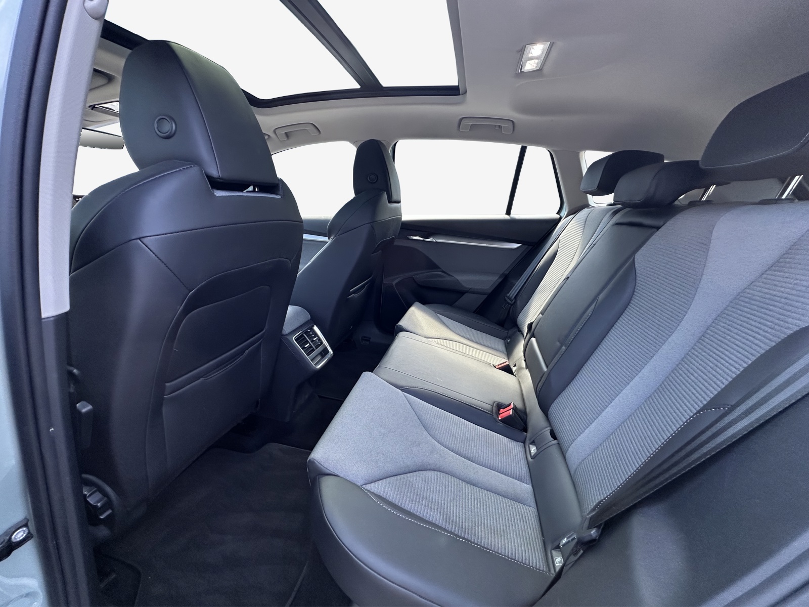 SKODA Enyaq iV 80x-image-12