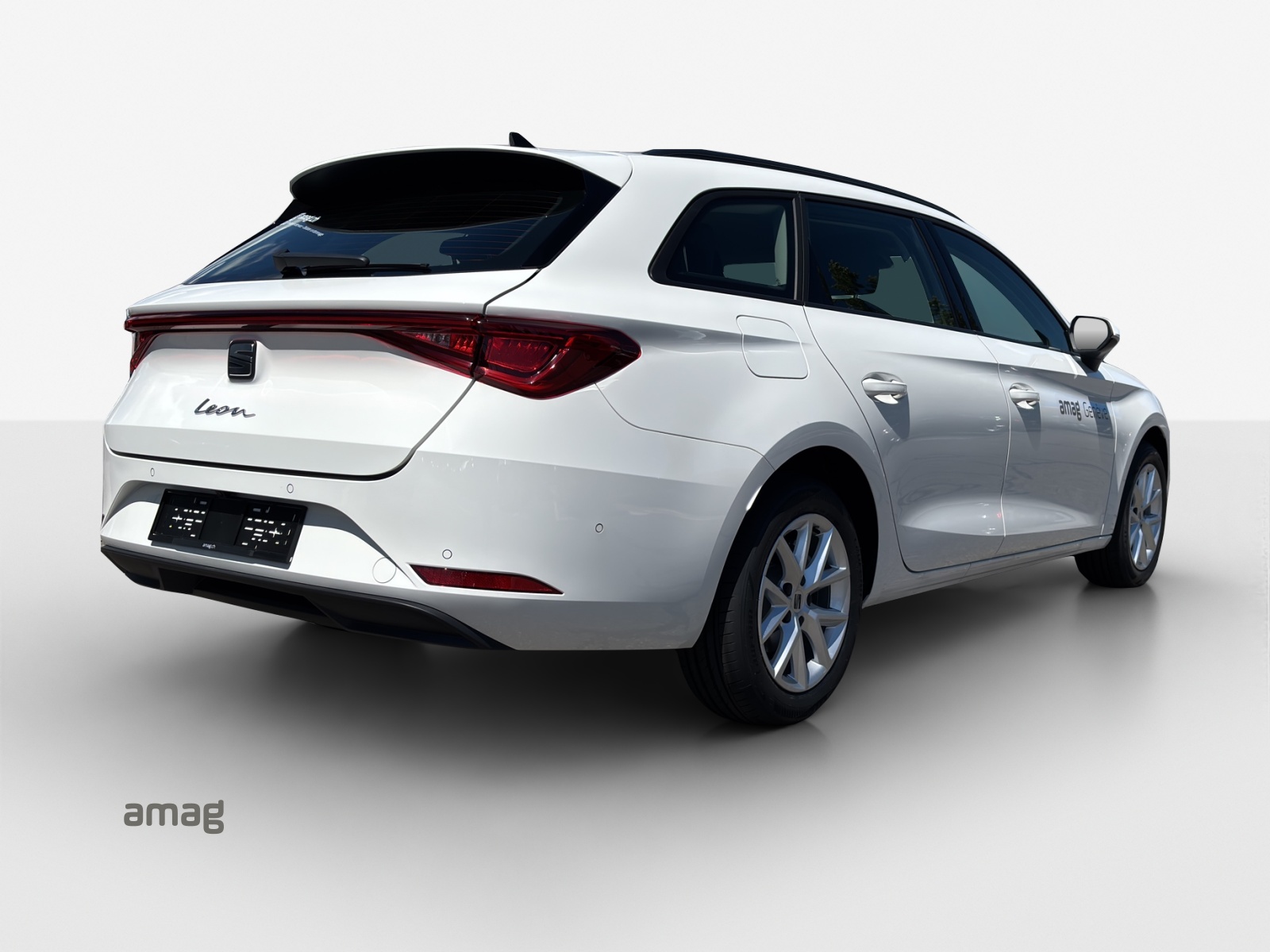 SEAT Leon ST 1.5 eTSI mHEV DSG Style-image-4