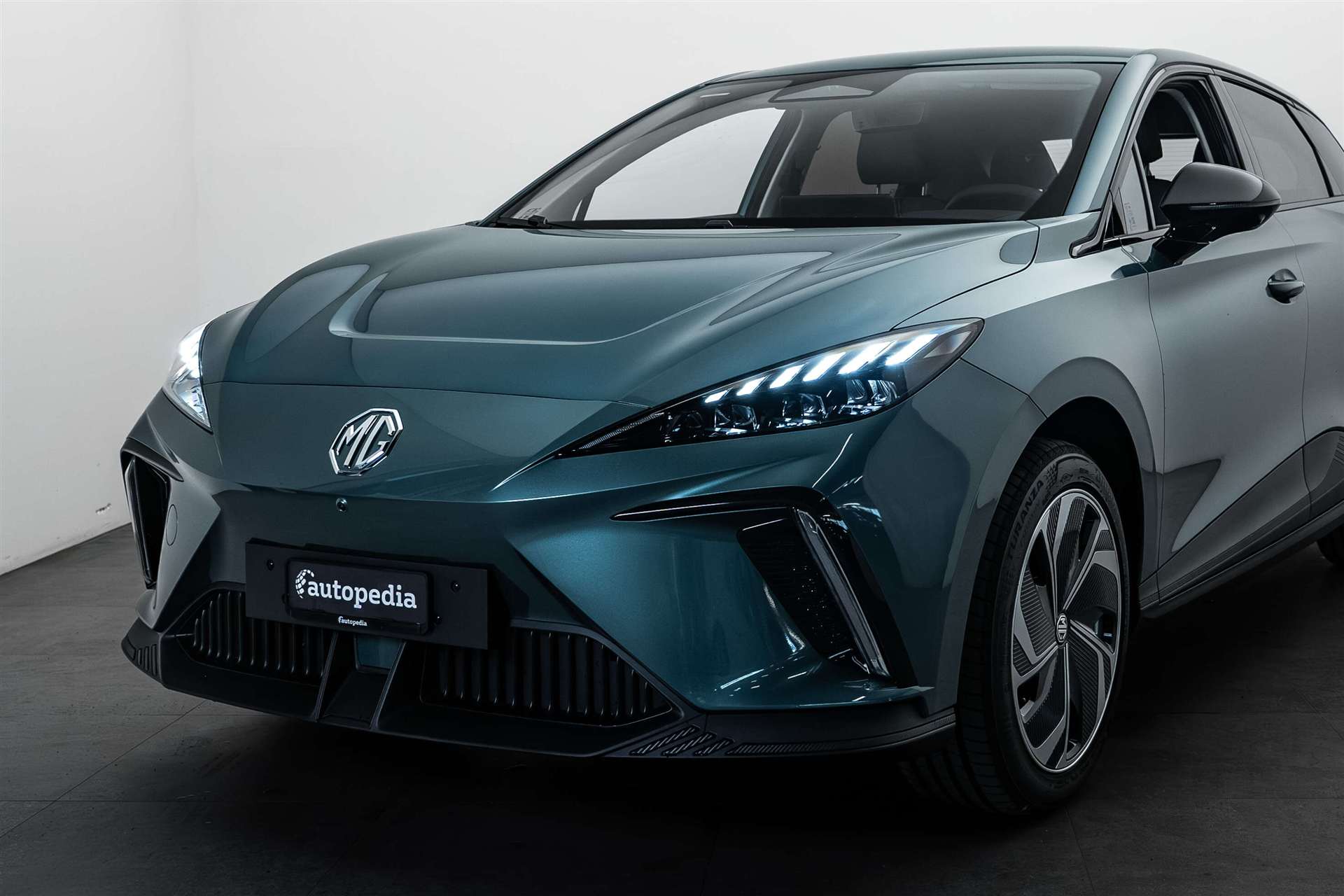 MG 4 EV 64kWh Premium Facelift Automat NEW-showroom-element-1