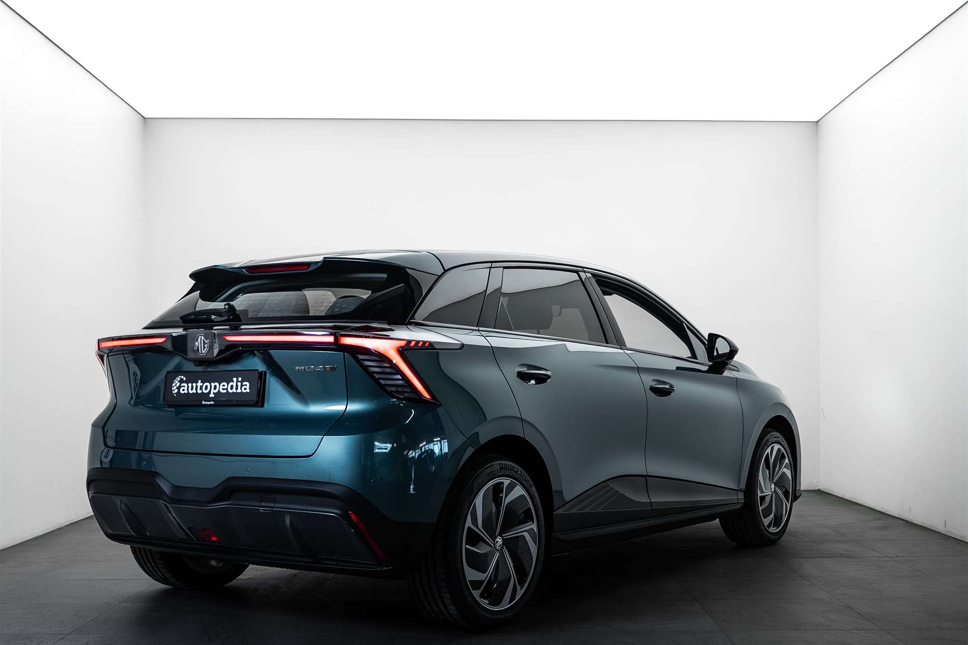 MG 4 EV 64kWh Premium Facelift Automat NEW-showroom-element-2