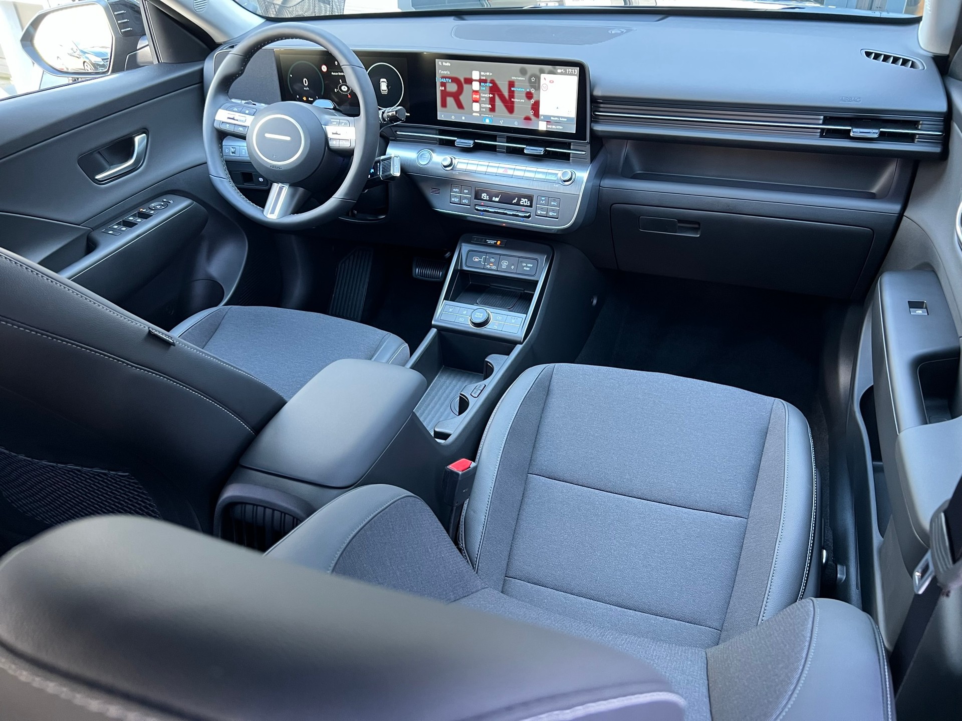 HYUNDAI Kona 1.6 GDi HEV Amplia DCT-image-9