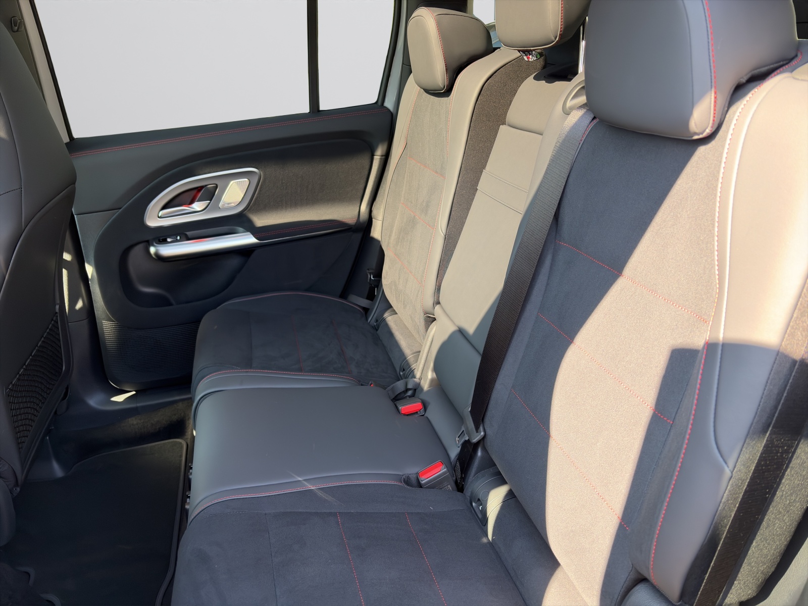 MERCEDES-BENZ GLB 350 85kWh EQ 4 Matic-image-9