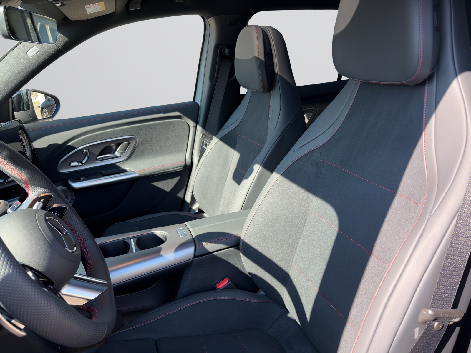 MERCEDES-BENZ GLB 350 85kWh EQ 4 Matic-image-7