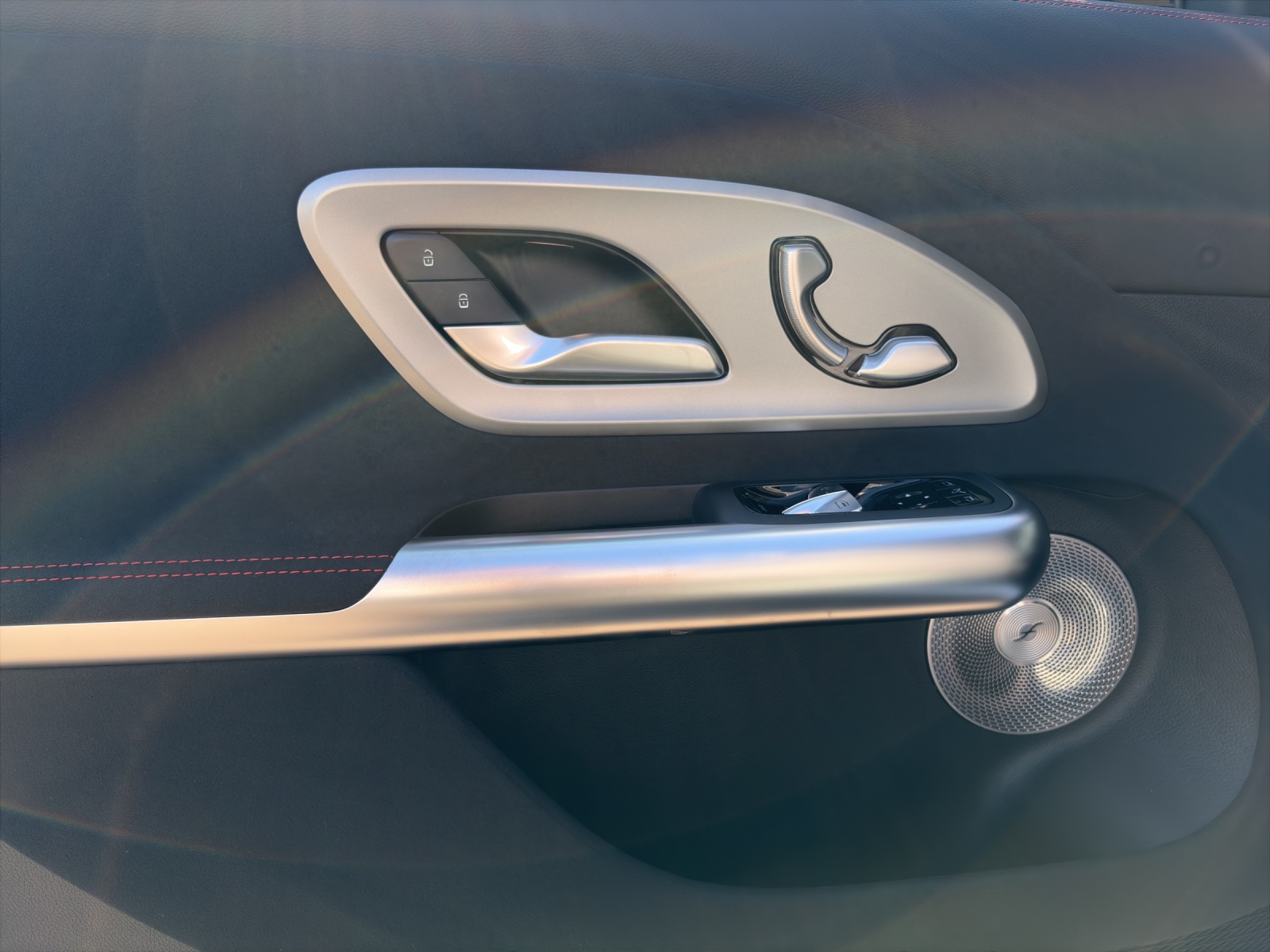 MERCEDES-BENZ GLB 350 85kWh EQ 4 Matic-image-8