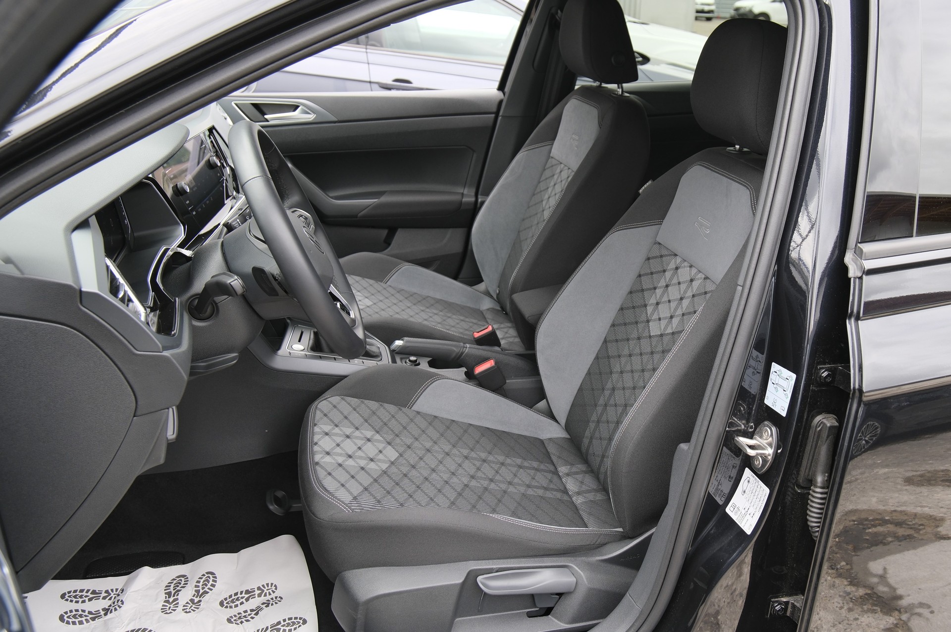 VW Taigo 1.0 TSI R-Line DSG-showroom-element-3