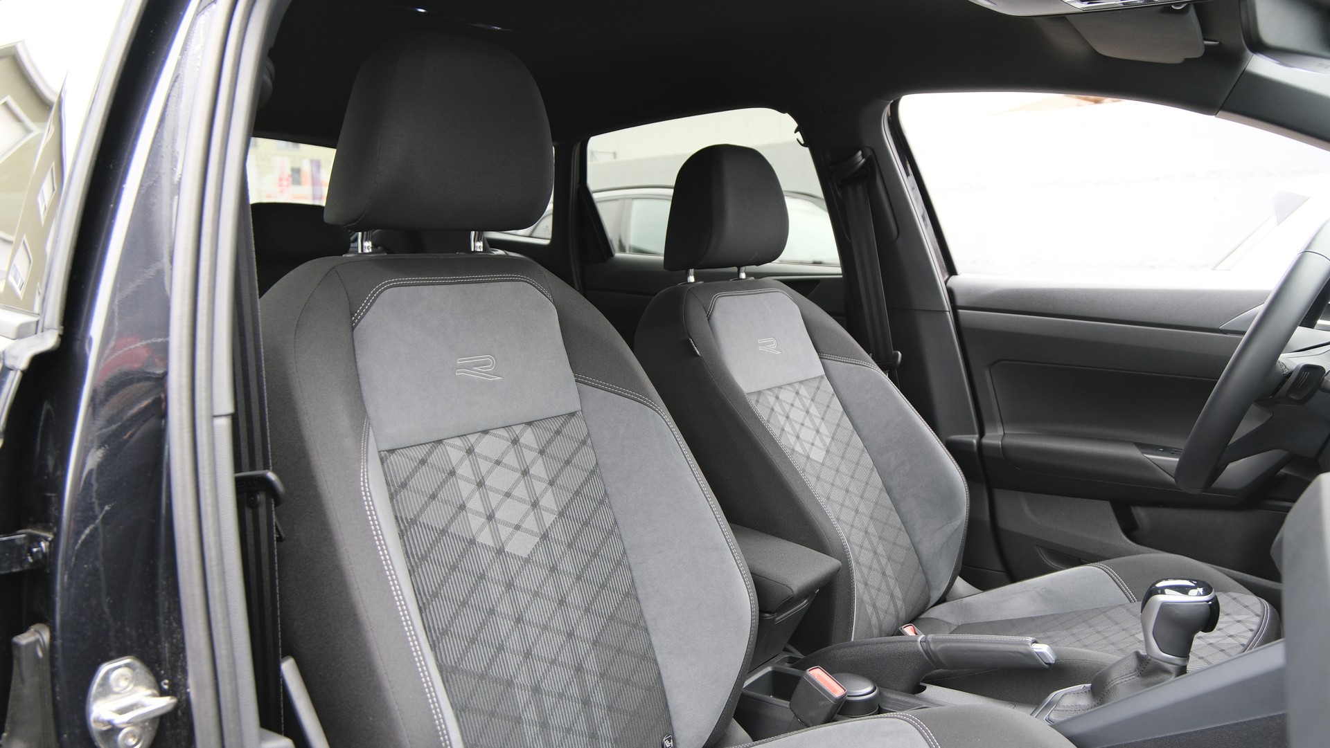 VW Taigo 1.0 TSI R-Line DSG-image-14