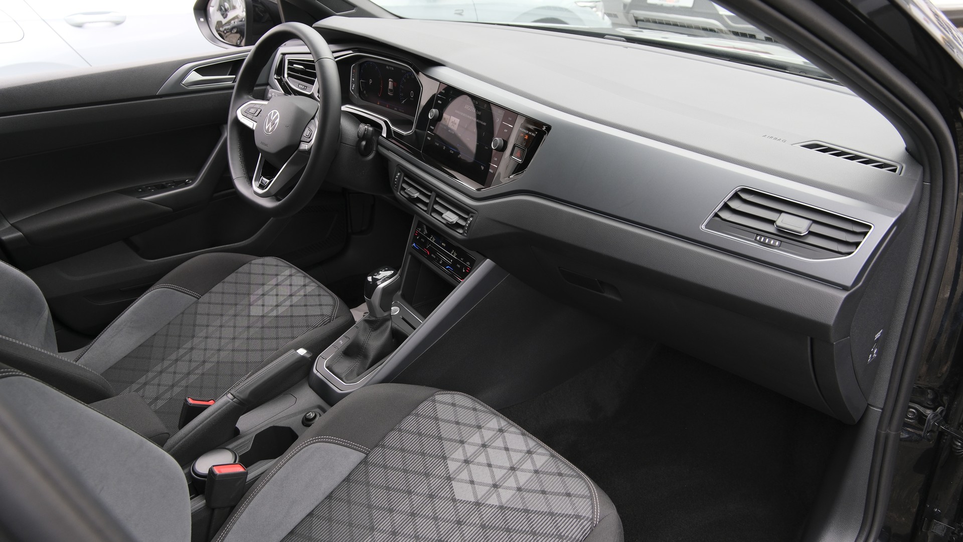 VW Taigo 1.0 TSI R-Line DSG-image-12