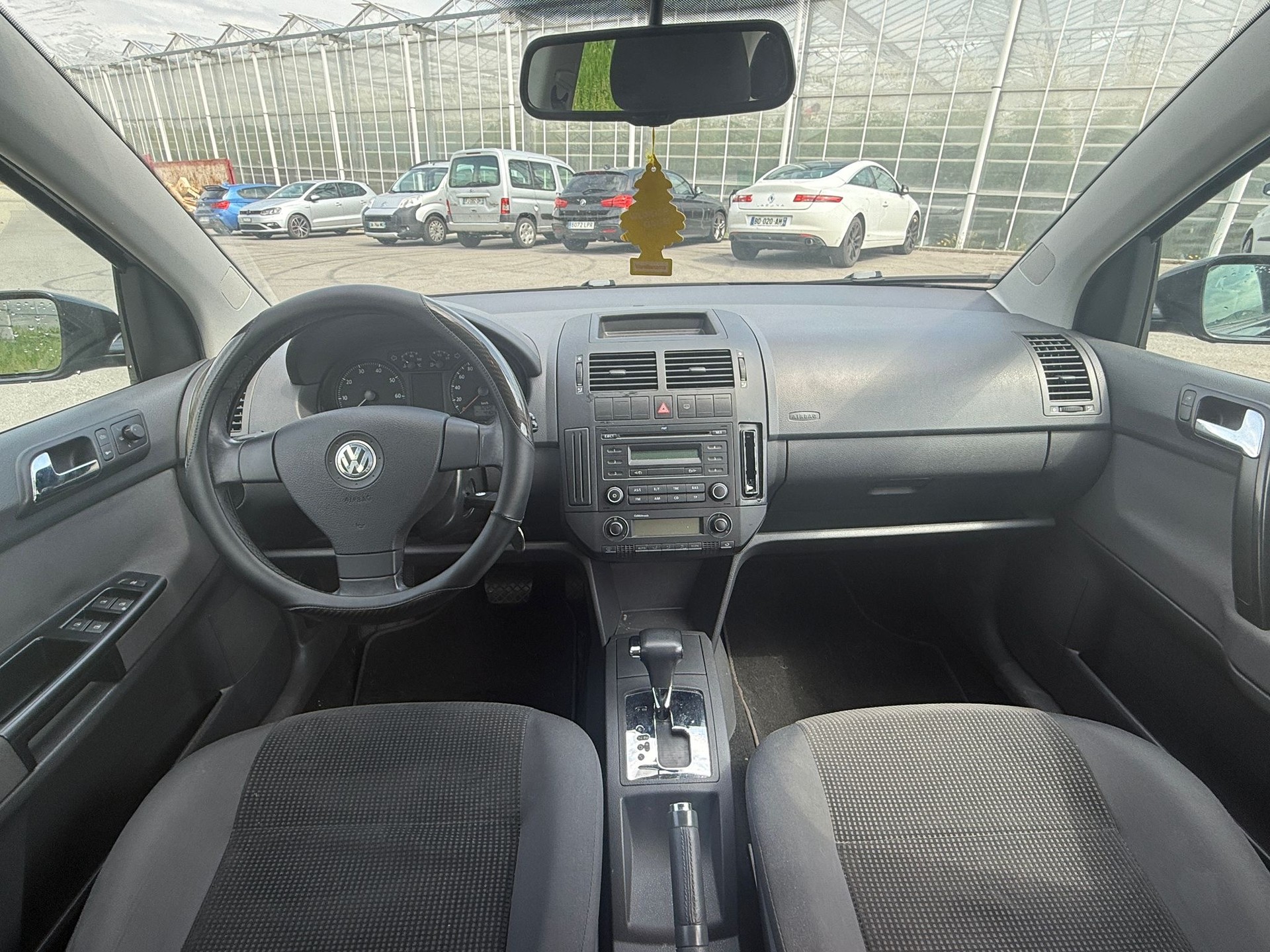 VW Polo 1.4 16V Comfortline Automatic-image-9