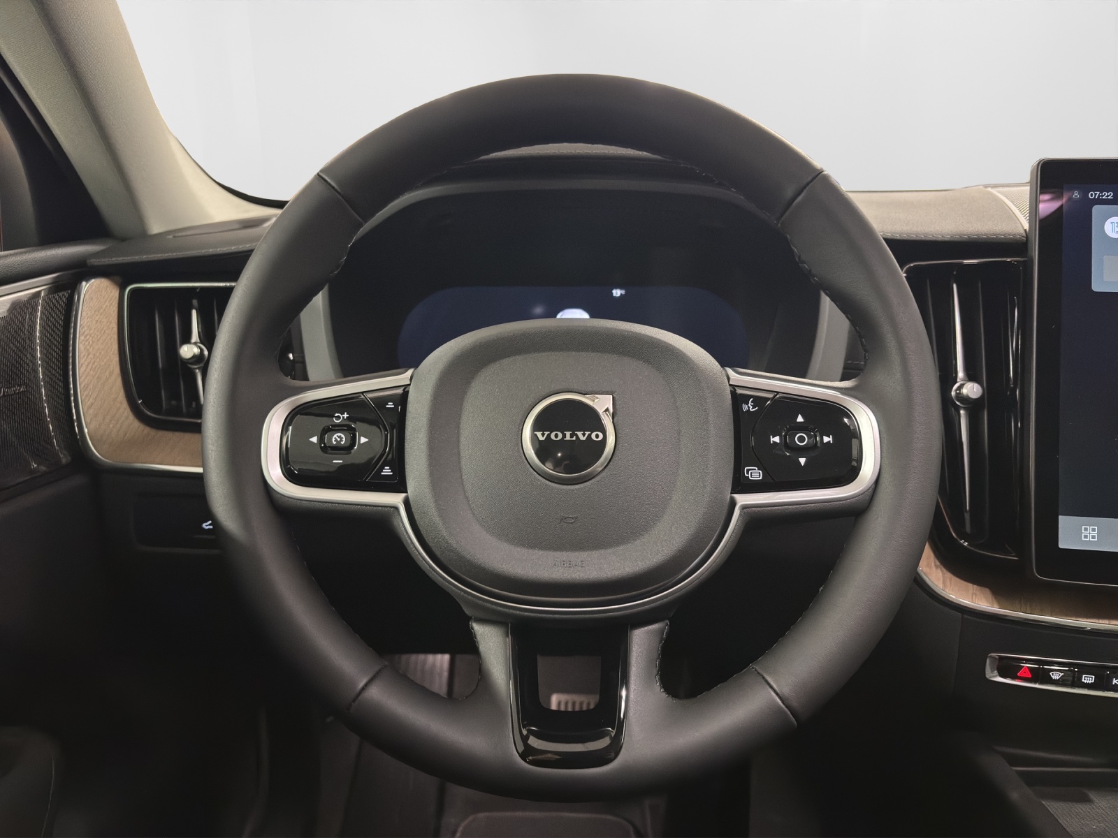 VOLVO XC60 2.0 B5 MH Ultra Bright AWD-image-7