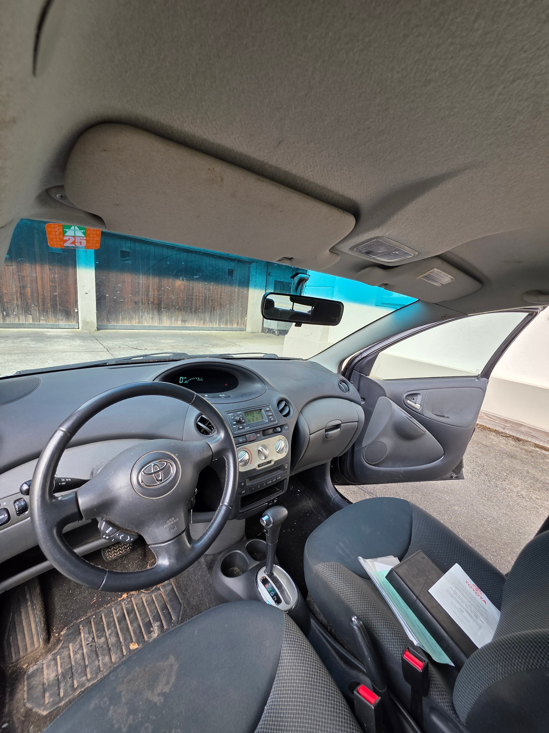 TOYOTA Yaris 1.3 Linea Sol Automatic-image-6